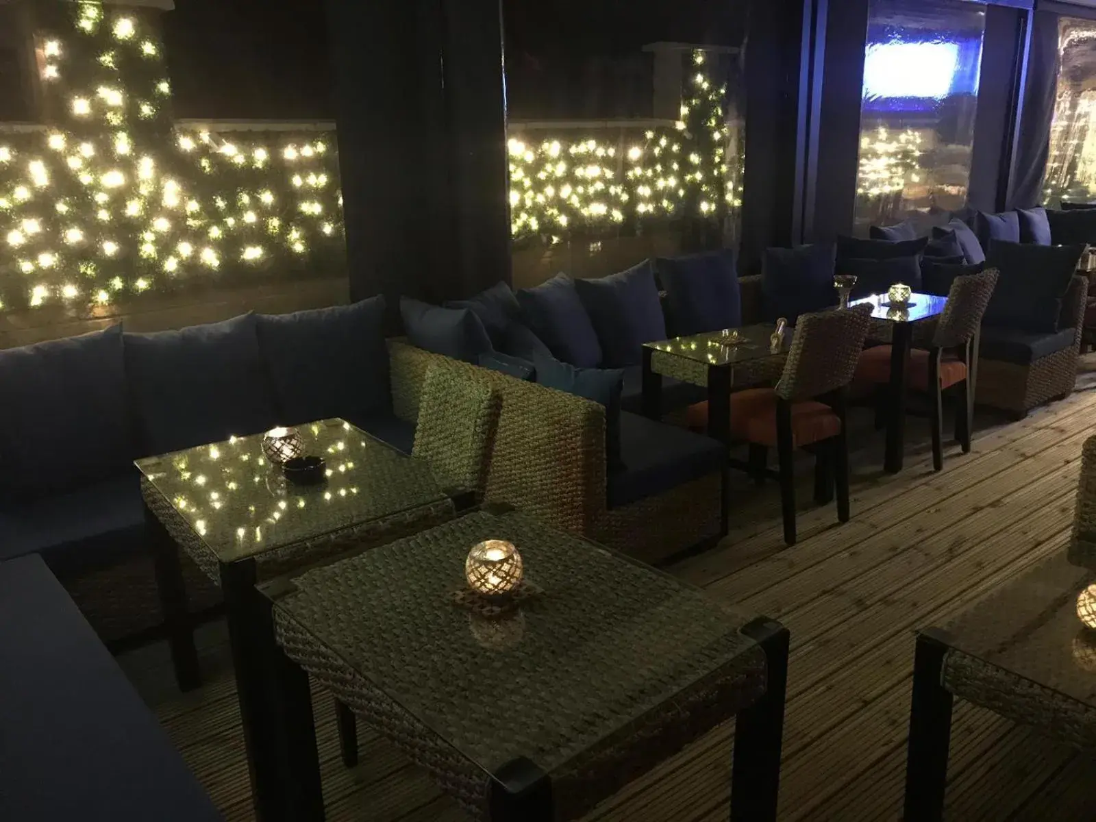 Lounge or bar in Heathrow Inn Hotel Lounge or bar in Heathrow Inn Hotel