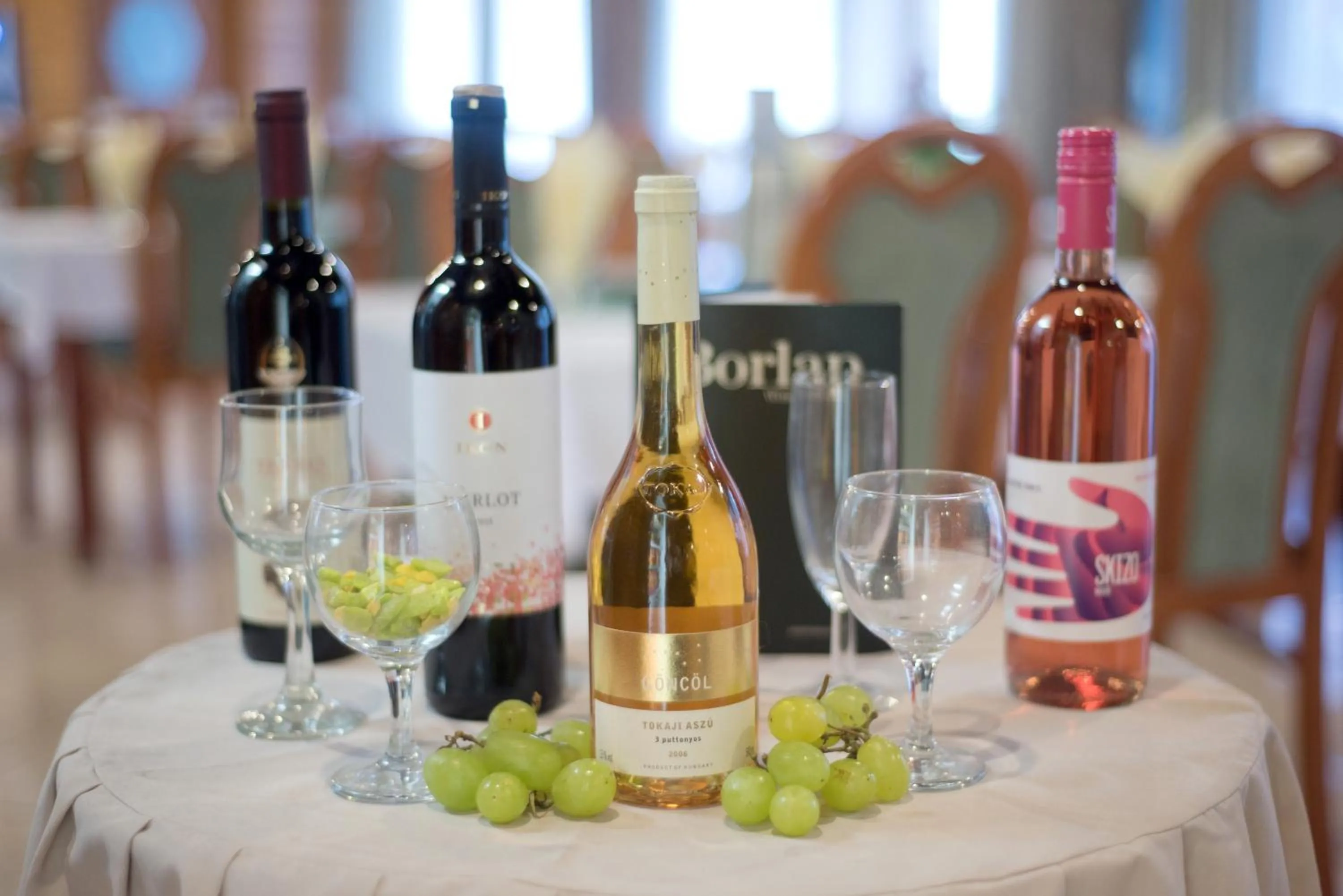 Restaurant/places to eat in Majerik Hotel