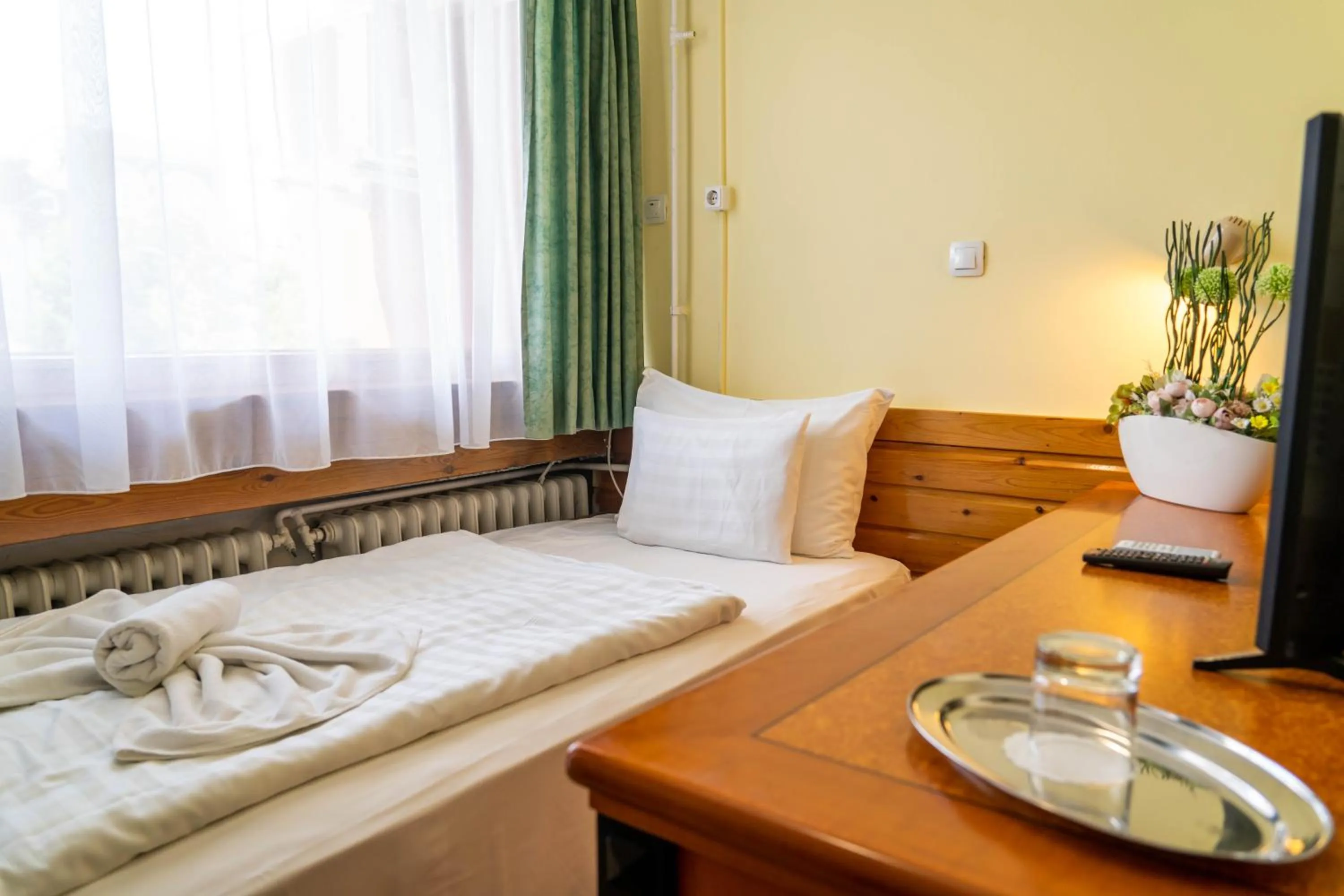 Bedroom, Bed in Majerik Hotel