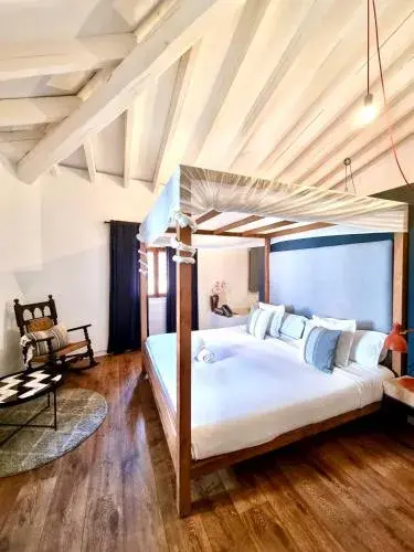 Lluna Aqua Soller - Adults Recommended Lluna Aqua Soller - Adults Recommended