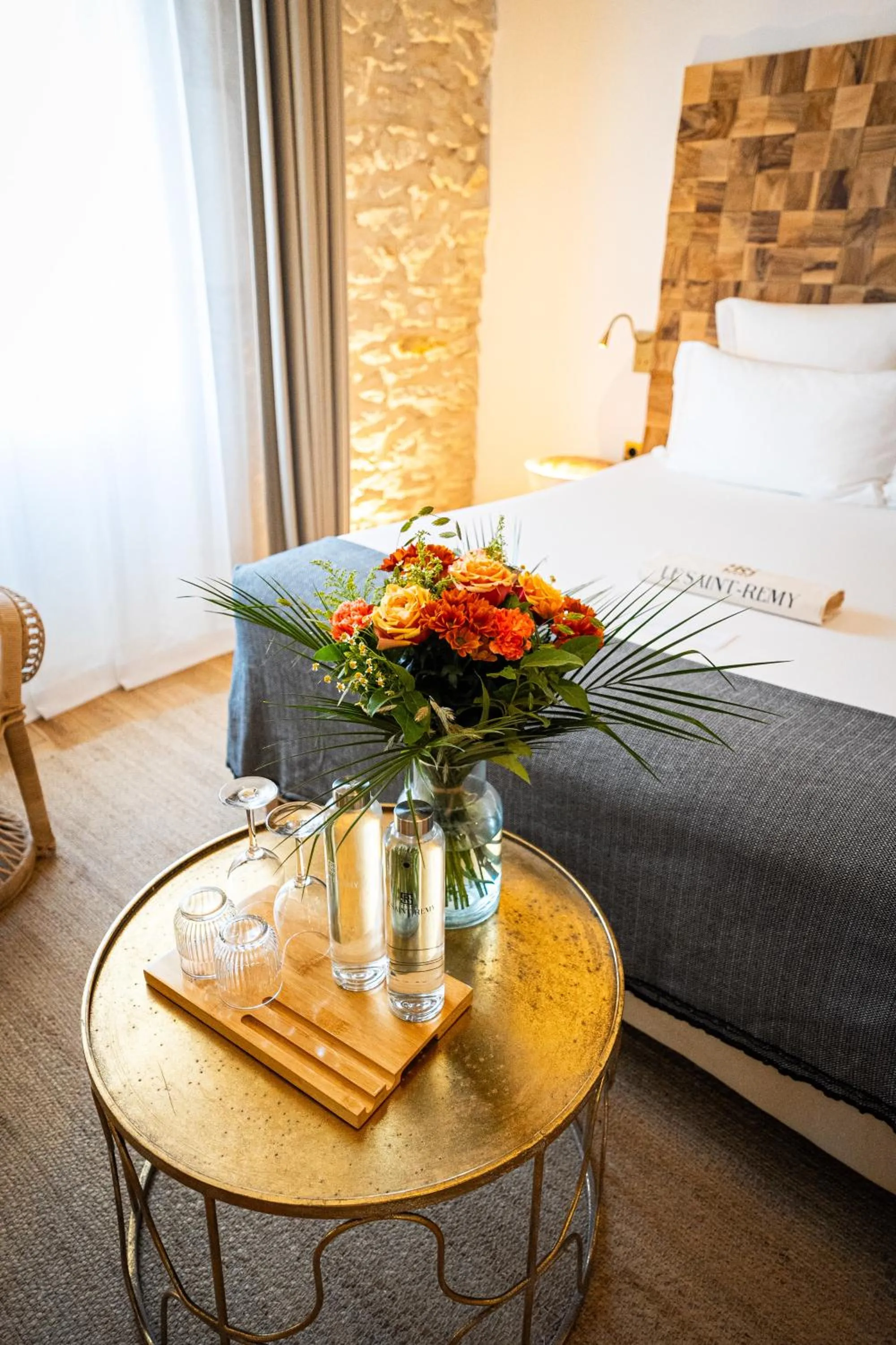 Bed in Hôtel Le Saint Remy & Spa