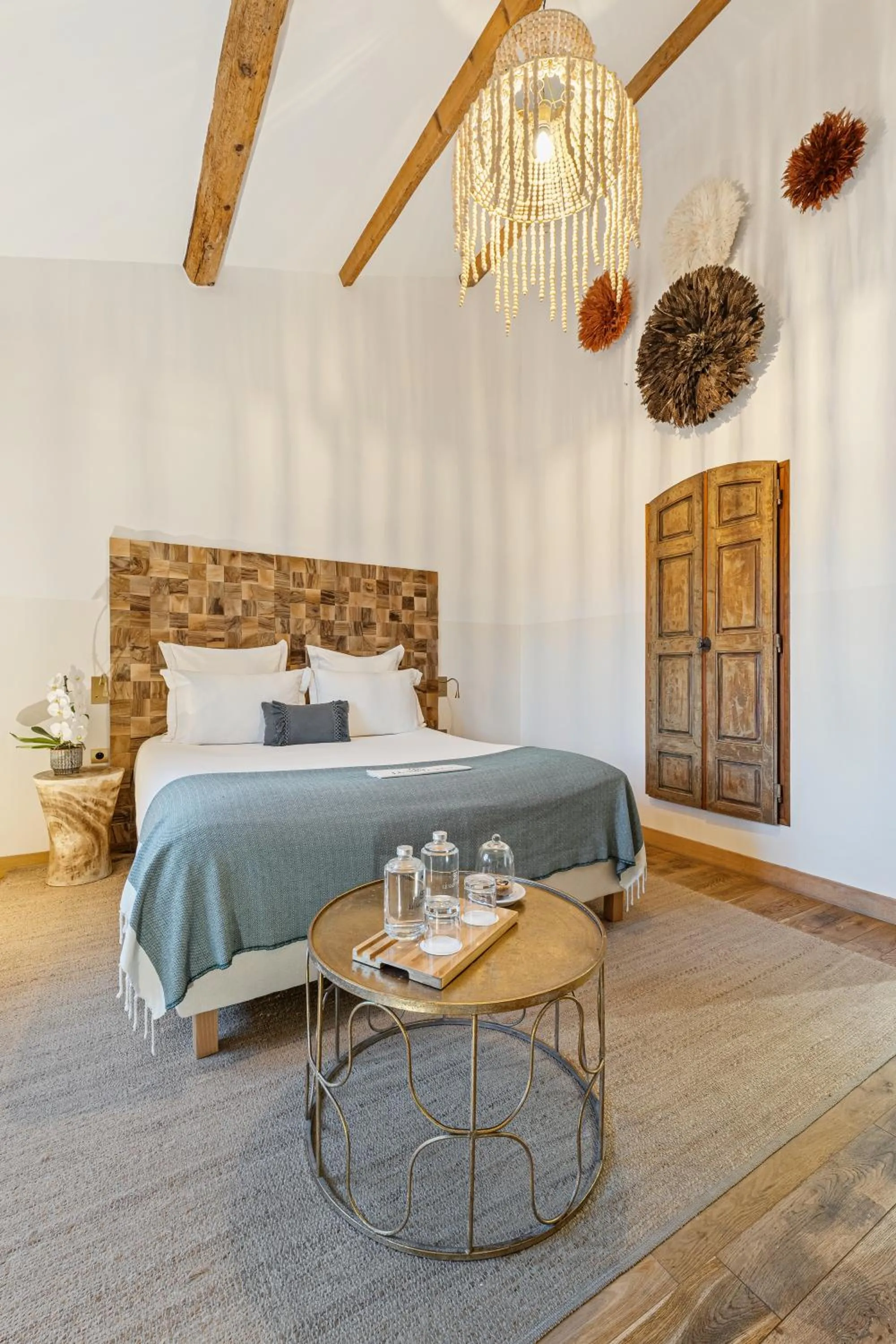 Bed in Hôtel Le Saint Remy & Spa