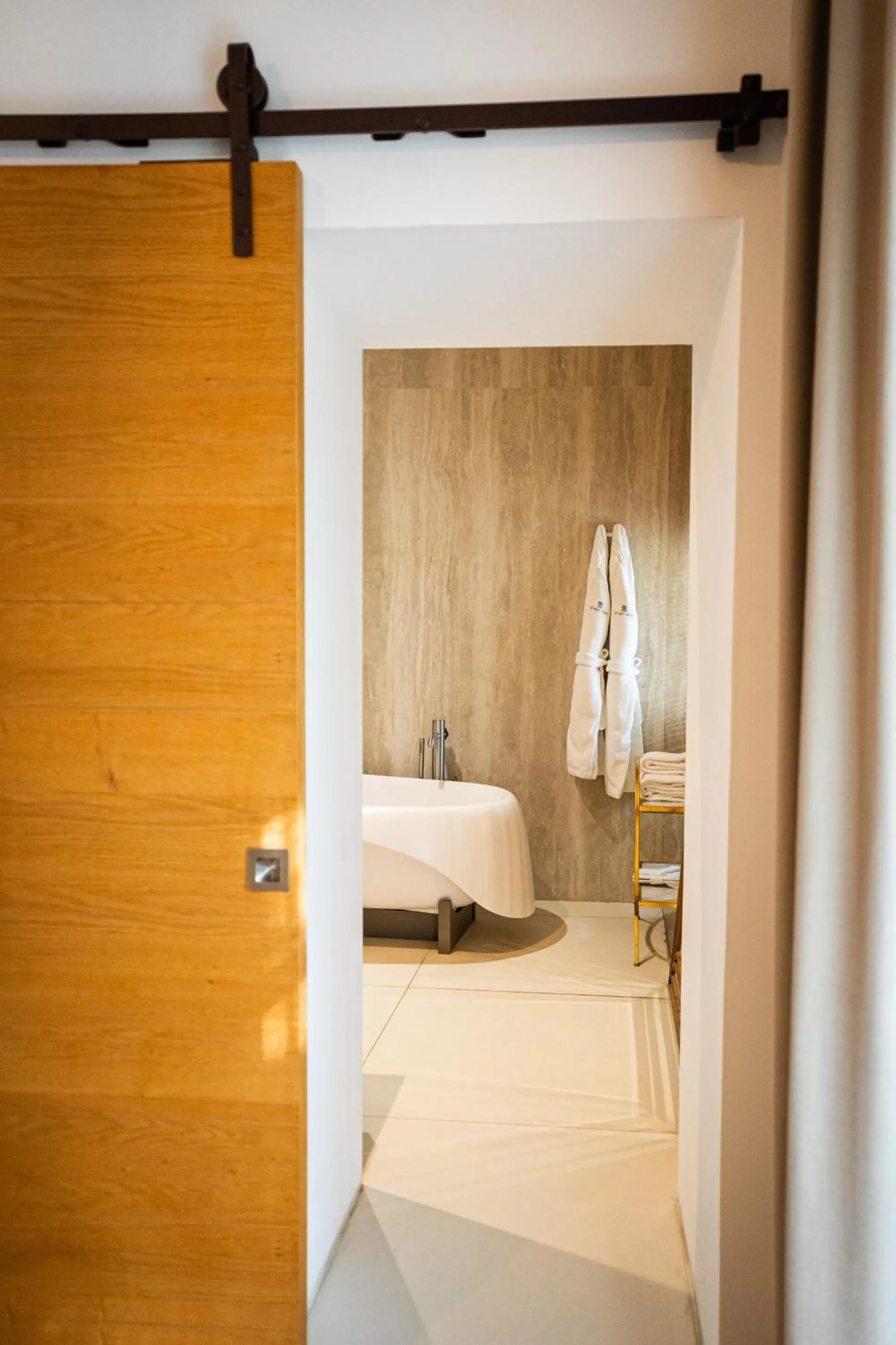 Bed in Hôtel Le Saint Remy & Spa