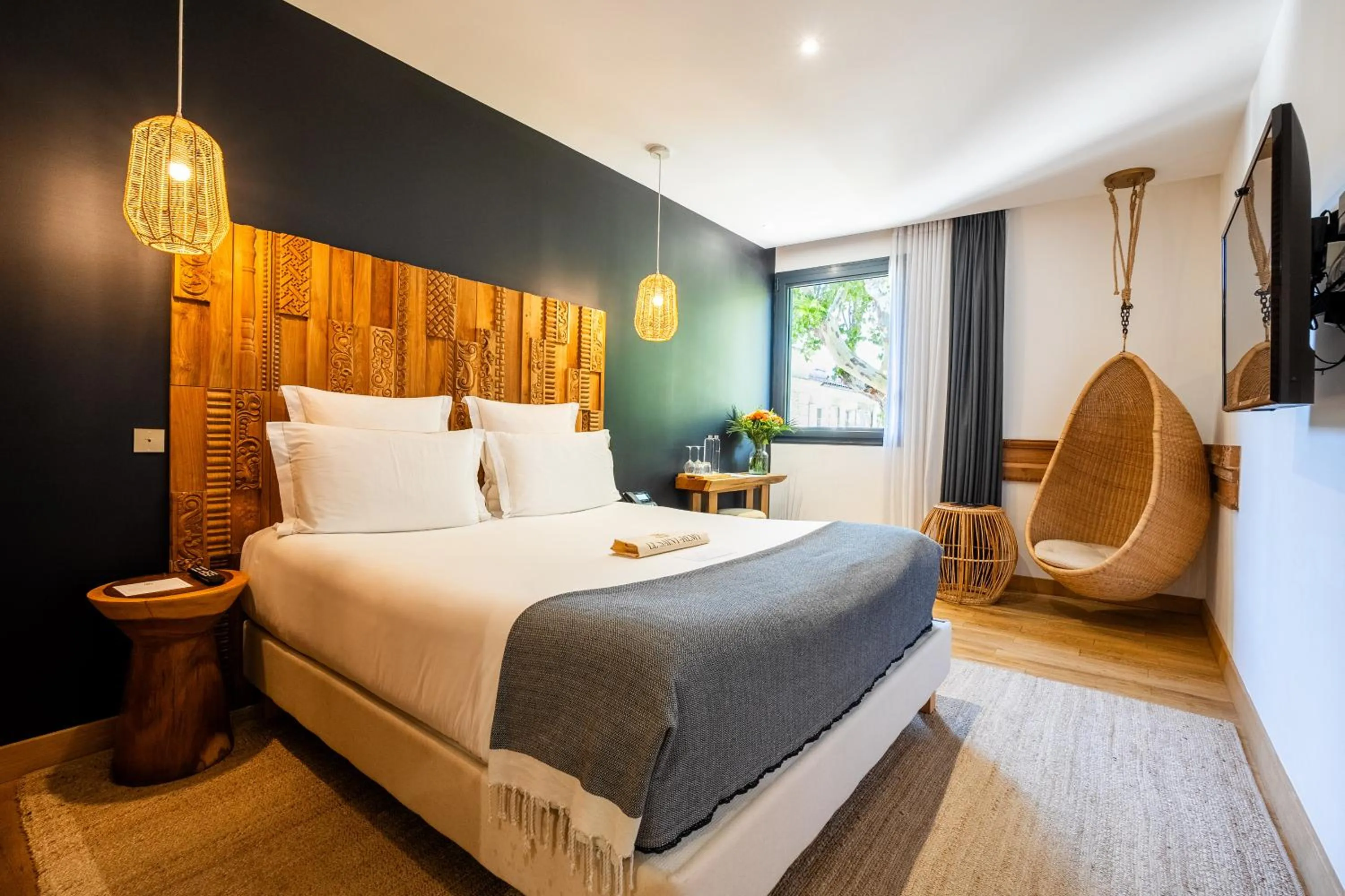 Bed in Hôtel Le Saint Remy & Spa