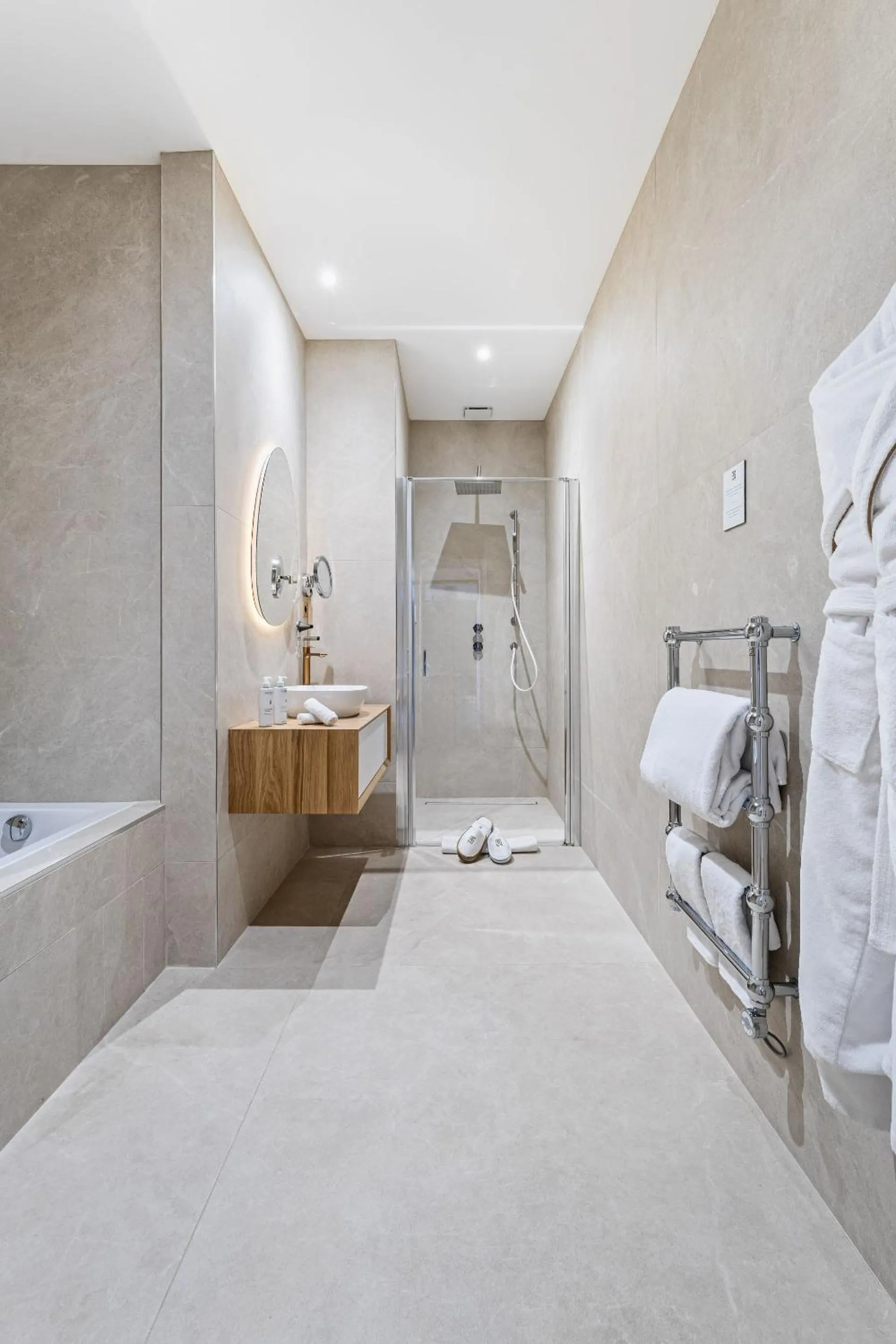 Bed in Hôtel Le Saint Remy & Spa