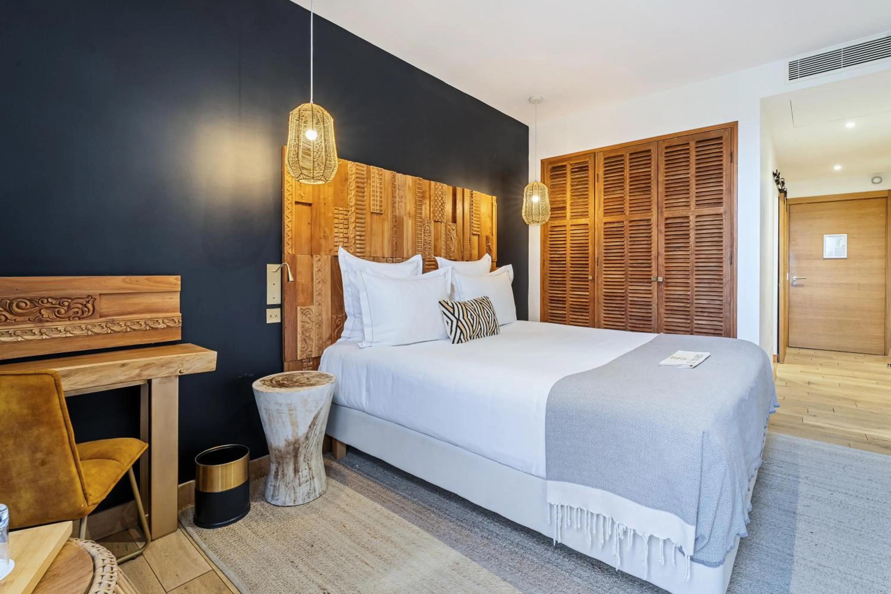 Bed in Hôtel Le Saint Remy & Spa