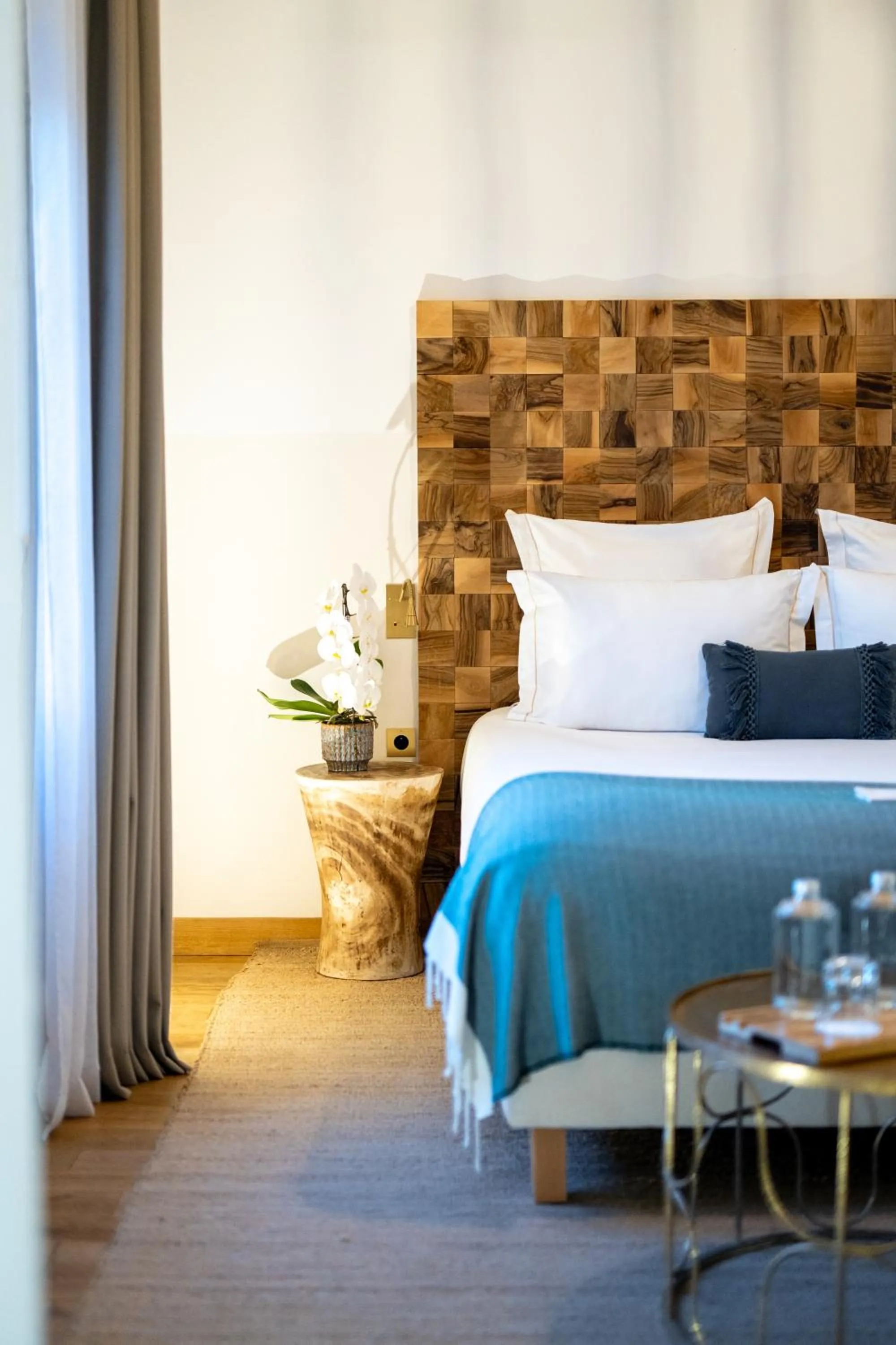 Bed in Hôtel Le Saint Remy & Spa