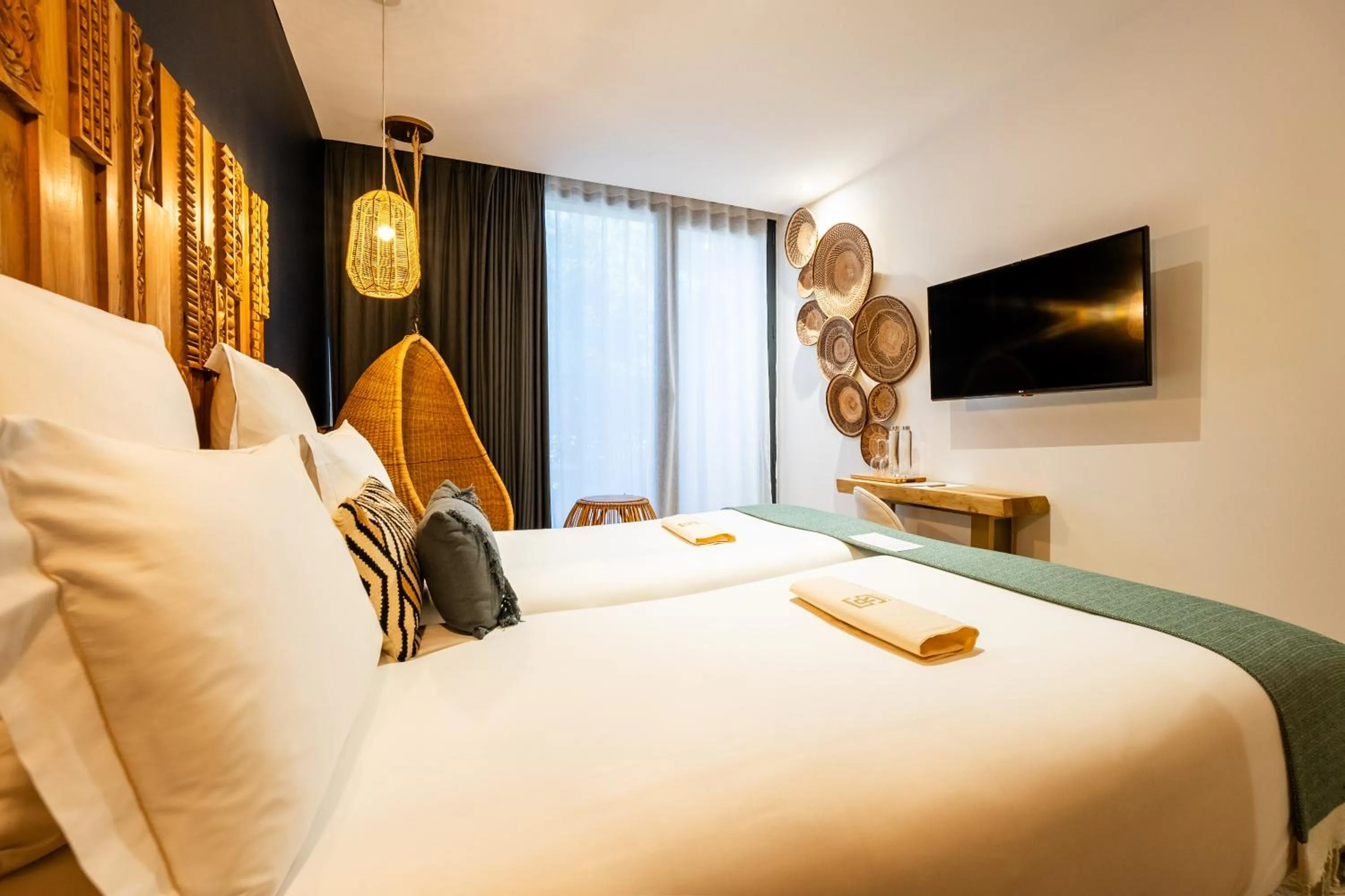 Bed in Hôtel Le Saint Remy & Spa