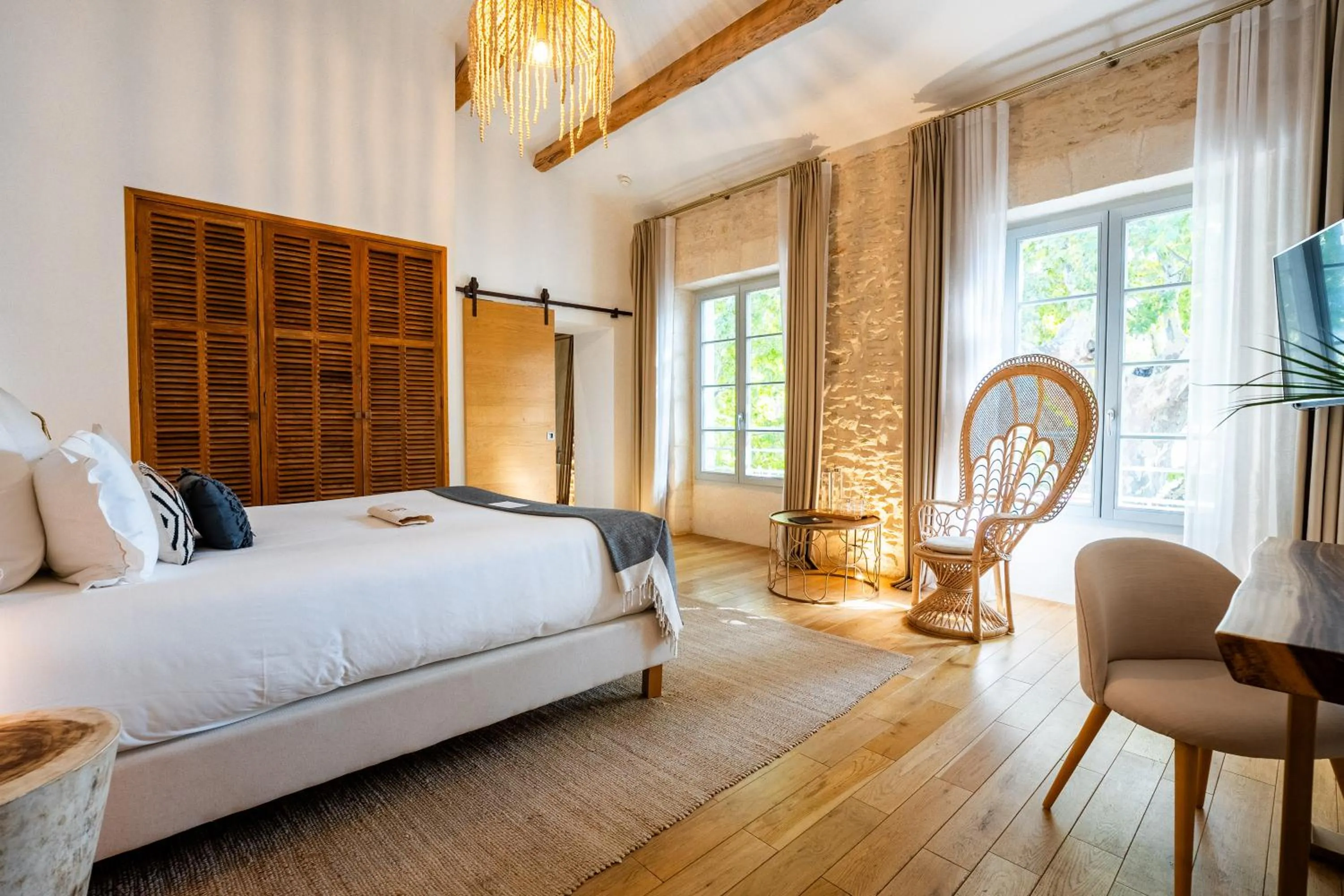 Bed in Hôtel Le Saint Remy & Spa