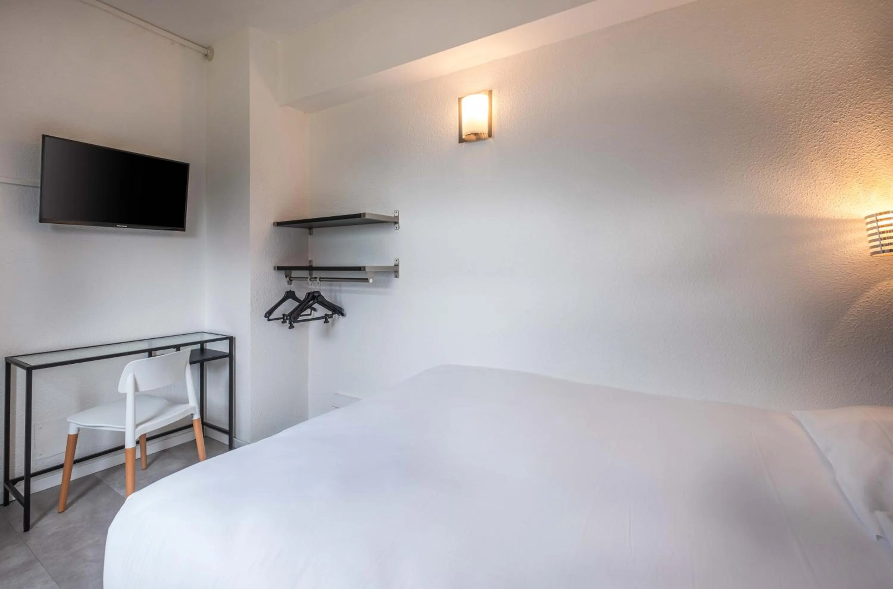 Photo of the whole room, Bed in The Originals City, Hotel Ariane, Toulouse Sud Labège