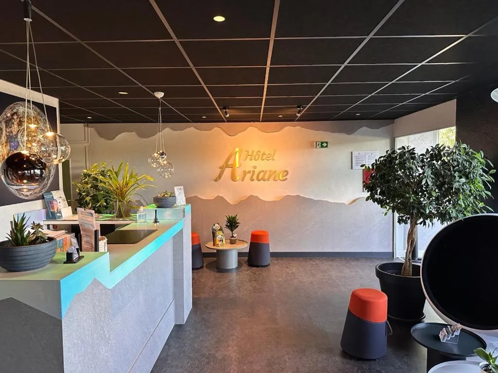 Lobby or reception in The Originals City, Hotel Ariane, Toulouse Sud Labège