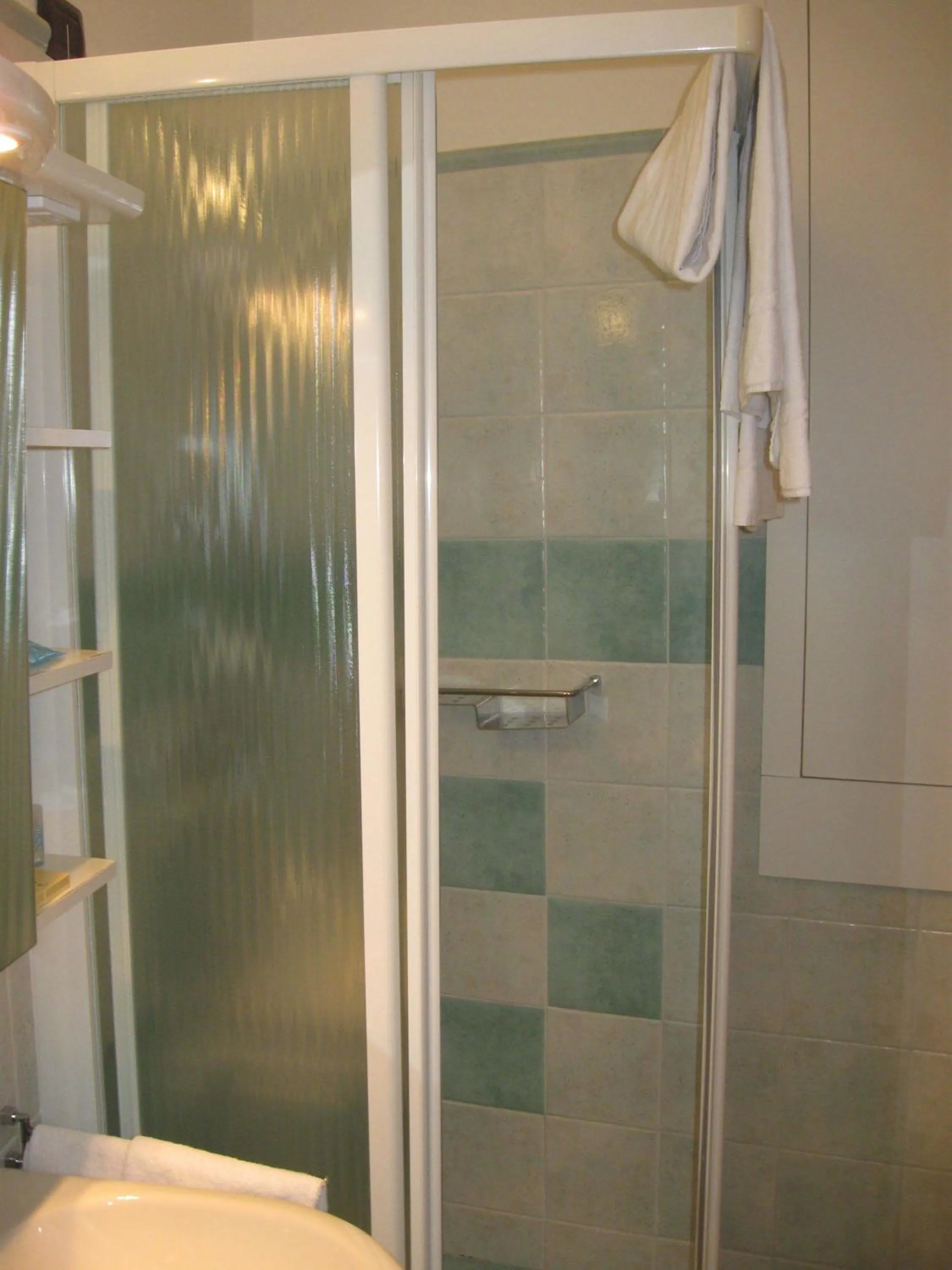 Shower in La Ruota del Mulino