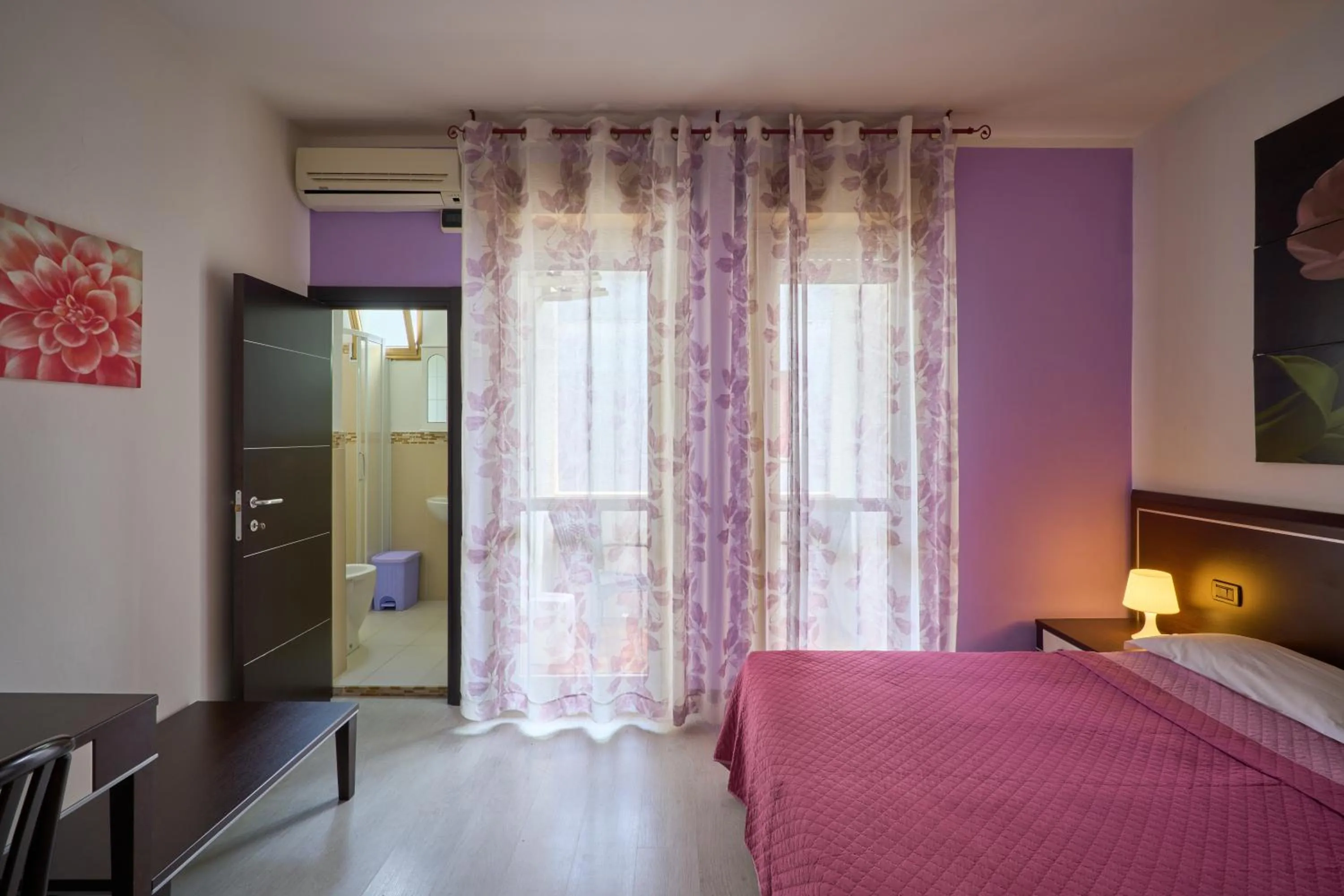 Photo of the whole room, Bed in Hotel Villa Del Mar