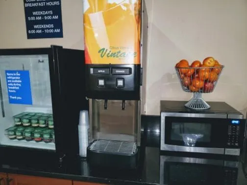 American breakfast in Days Inn & Suites by Wyndham Morris I-80