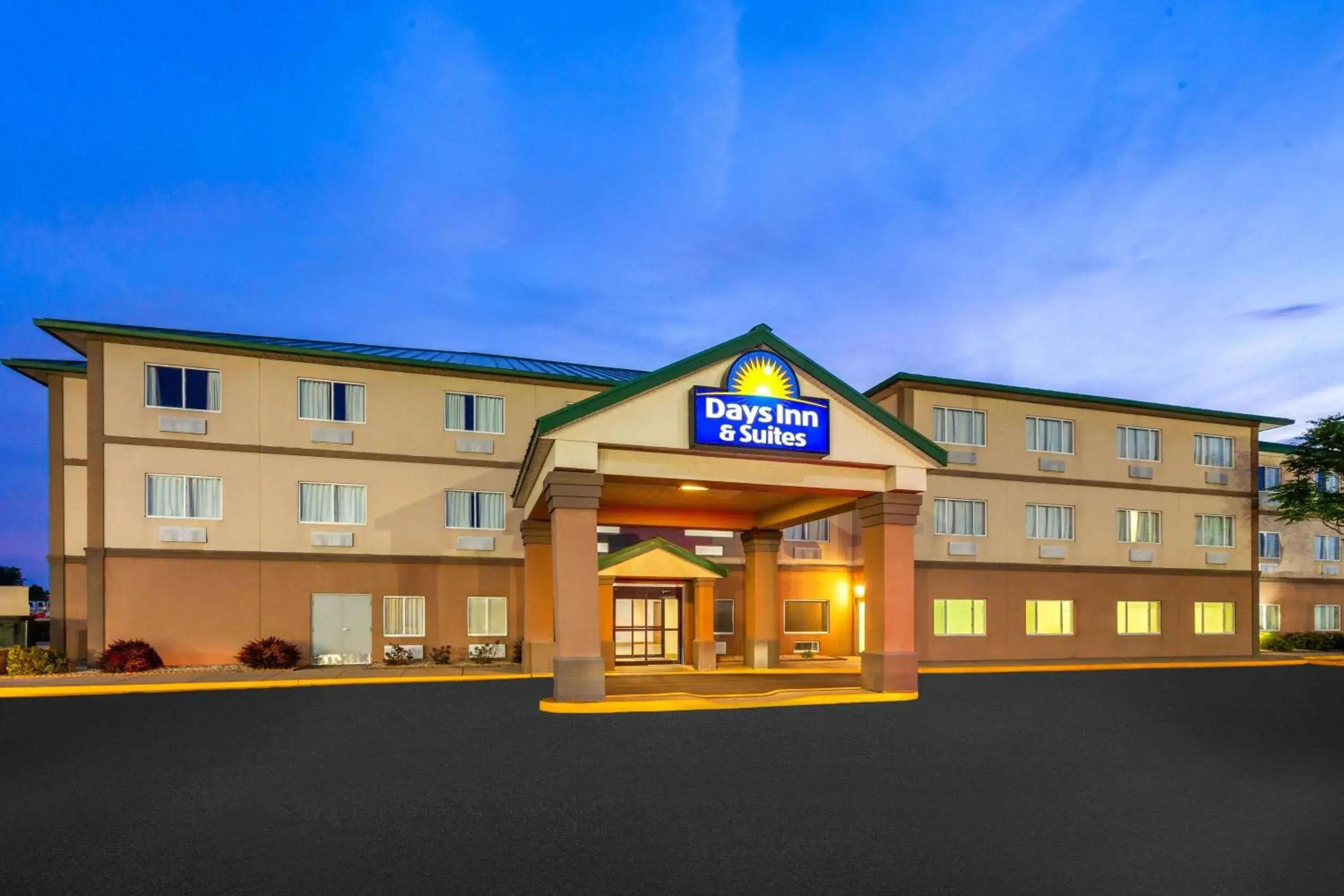 Property building in Days Inn & Suites by Wyndham Morris I-80 Property building in Days Inn & Suites by Wyndham Morris I-80