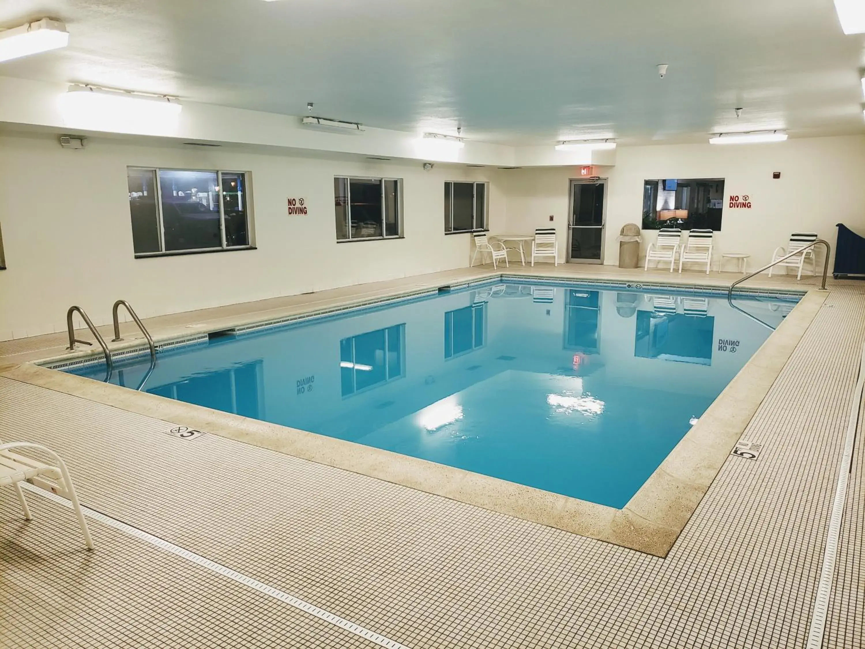 Swimming pool in Days Inn & Suites by Wyndham Morris I-80 Swimming pool in Days Inn & Suites by Wyndham Morris I-80