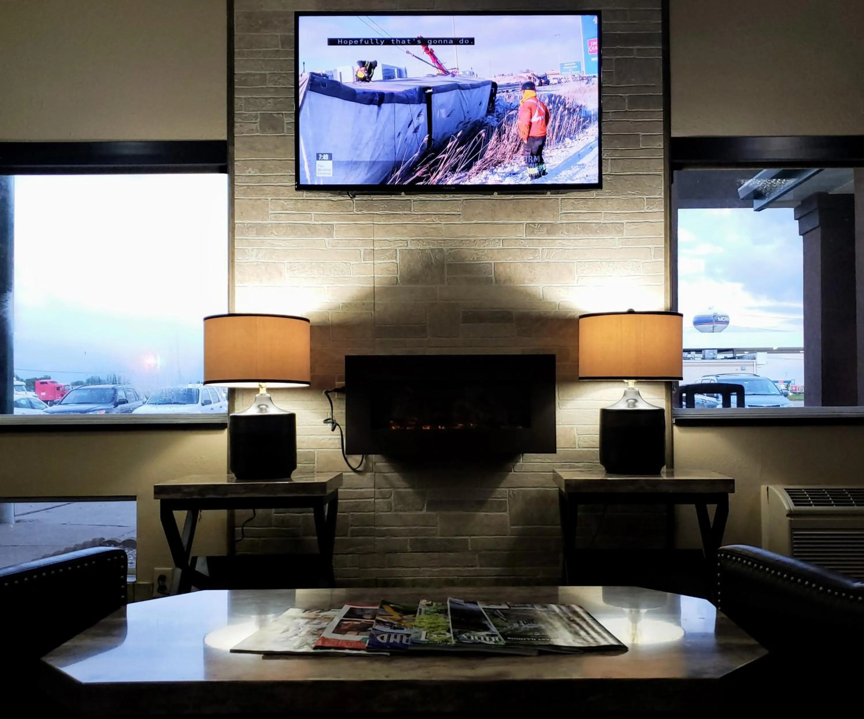 Communal lounge/ TV room in Days Inn & Suites by Wyndham Morris I-80