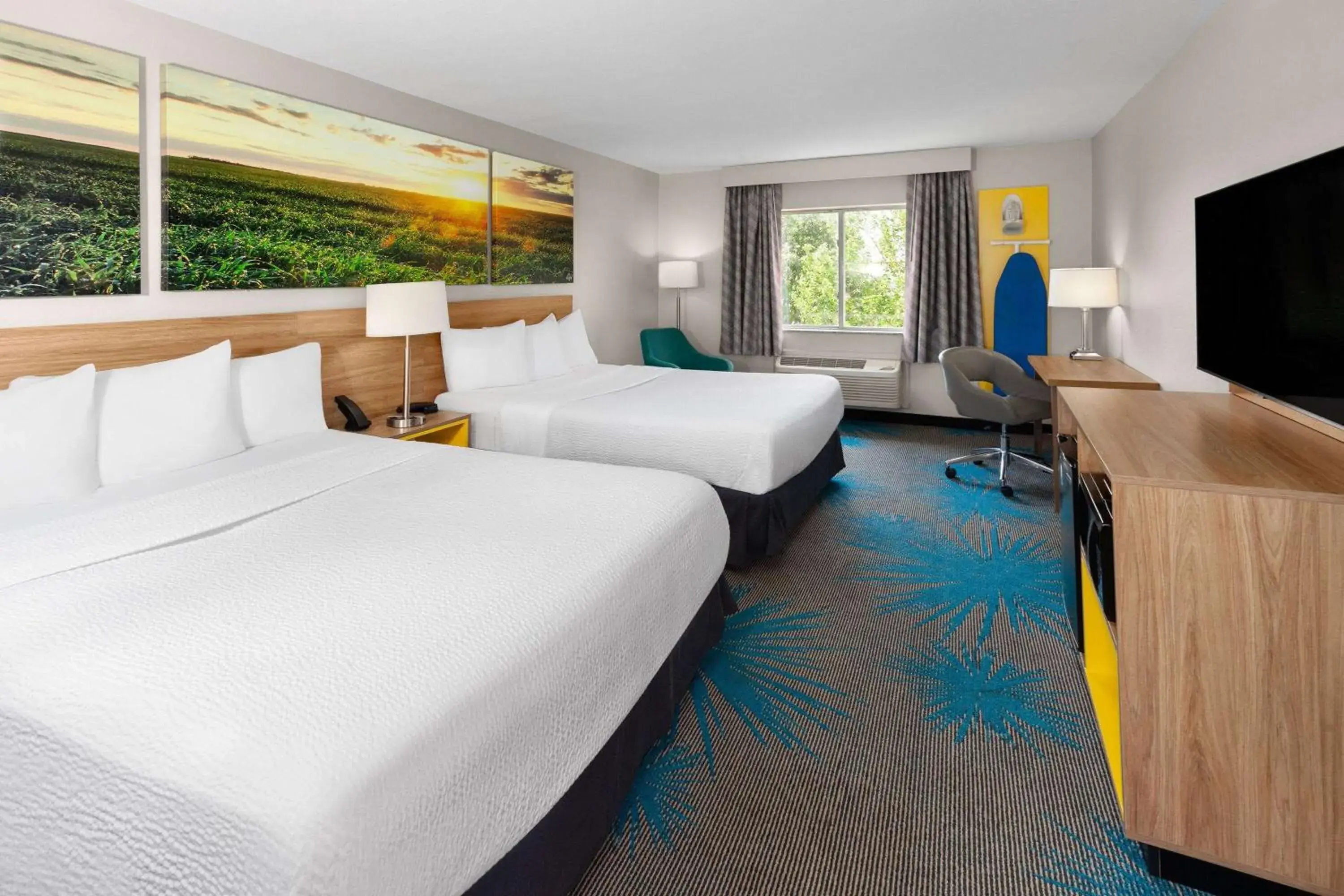 Photo of the whole room, Bed in Days Inn & Suites by Wyndham Morris I-80 Photo of the whole room, Bed in Days Inn & Suites by Wyndham Morris I-80