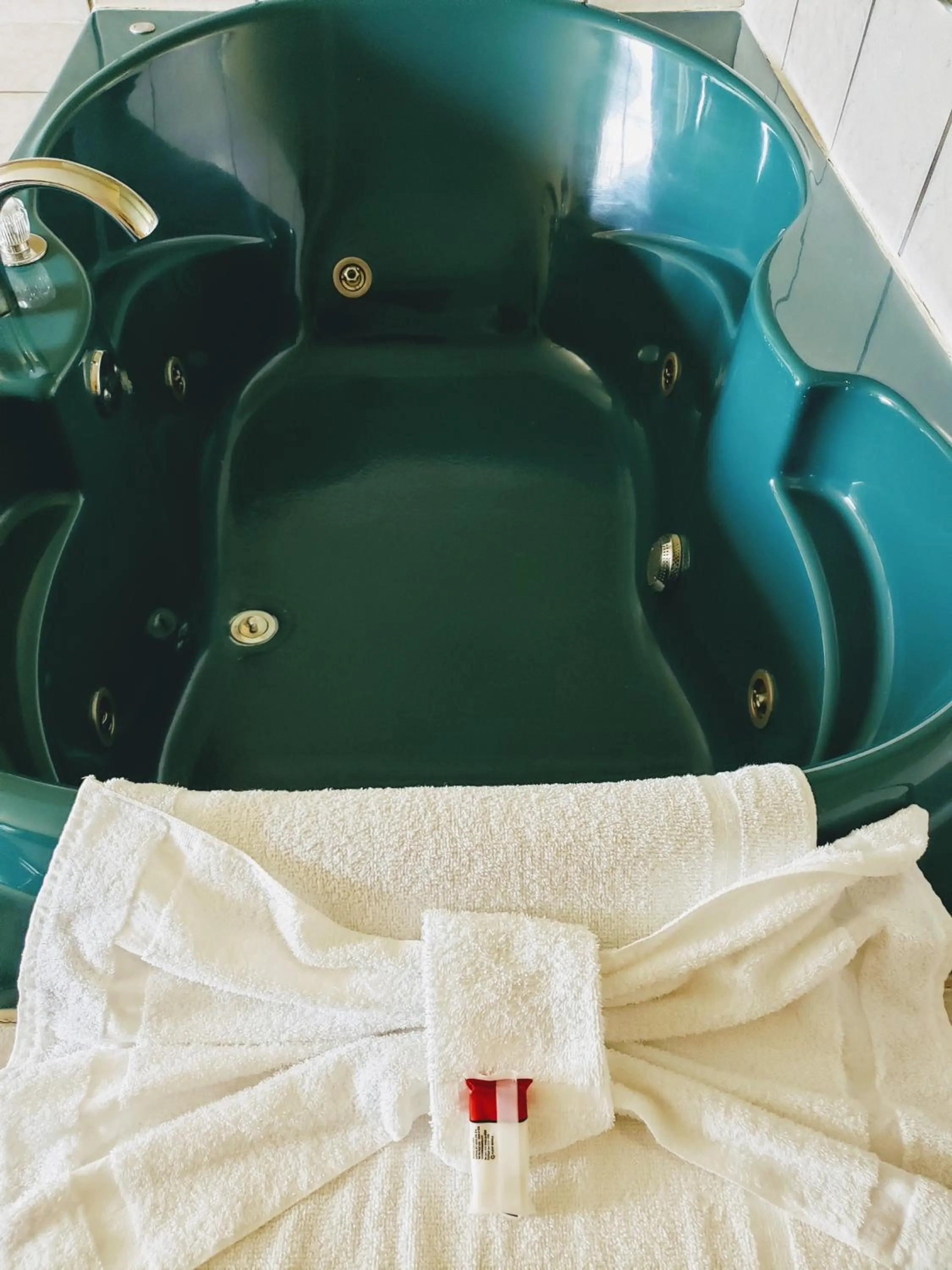 Hot Tub in Days Inn & Suites by Wyndham Morris I-80