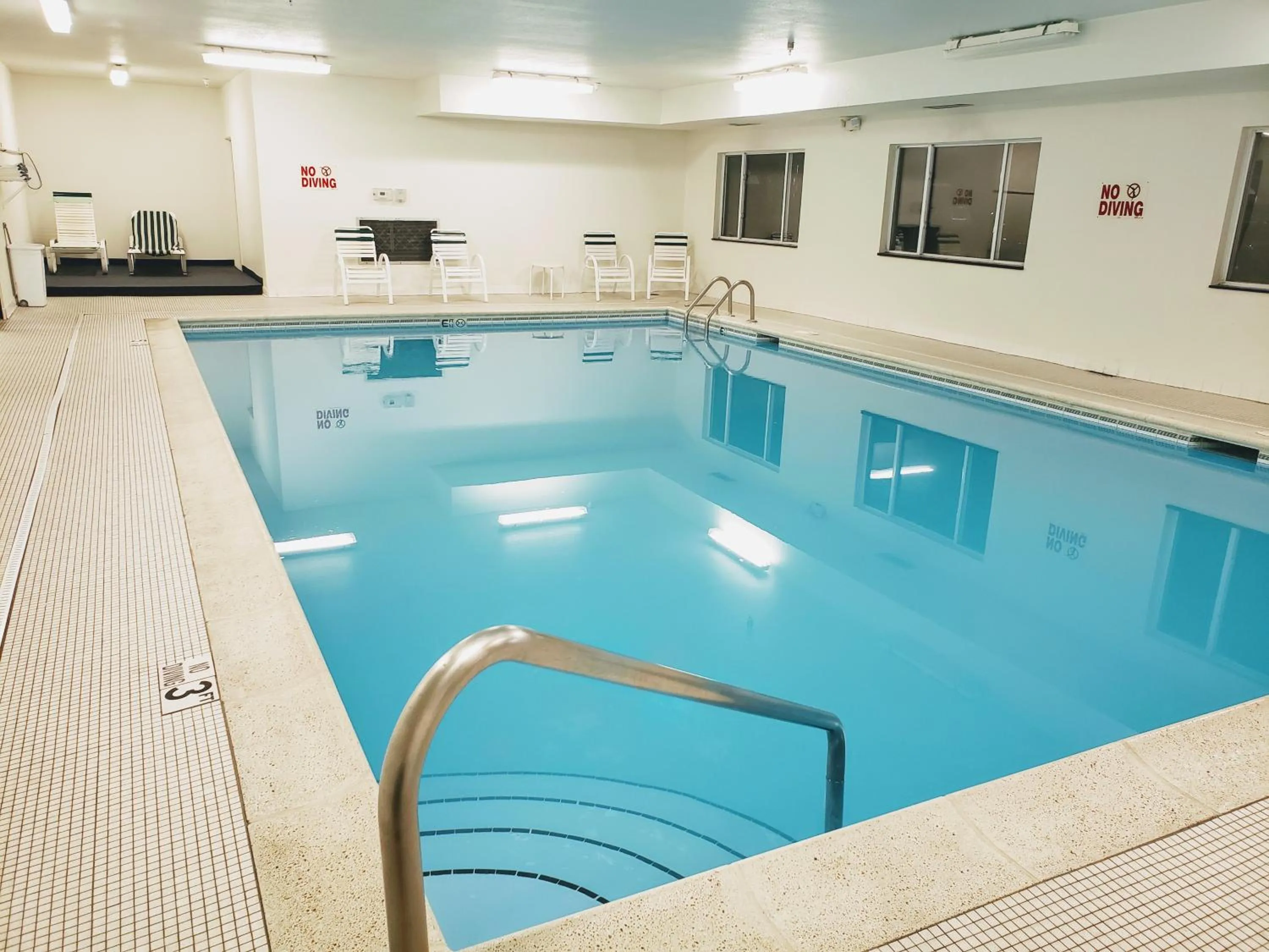 Swimming pool in Days Inn & Suites by Wyndham Morris I-80