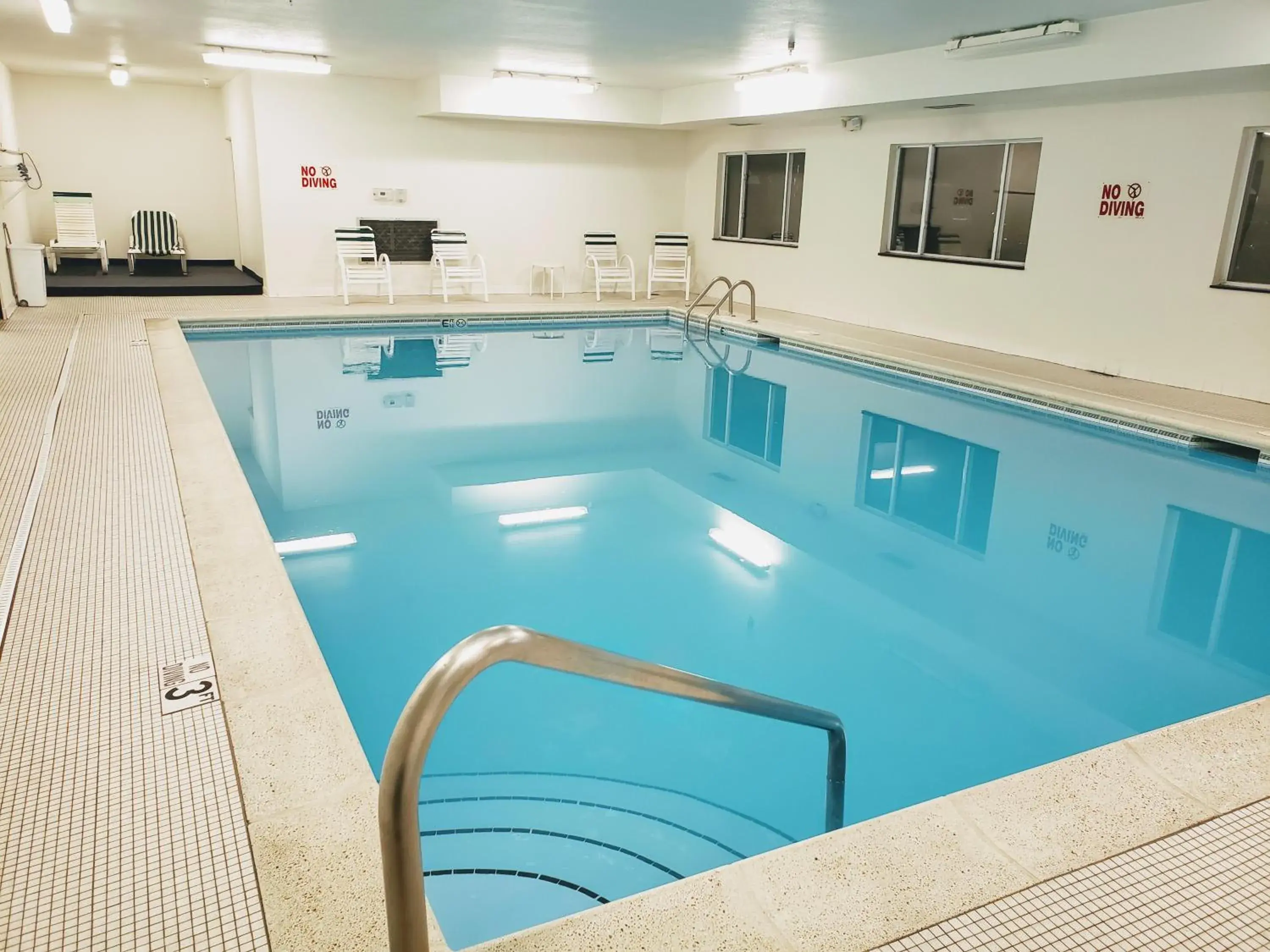 Swimming pool in Days Inn & Suites by Wyndham Morris I-80 Swimming pool in Days Inn & Suites by Wyndham Morris I-80
