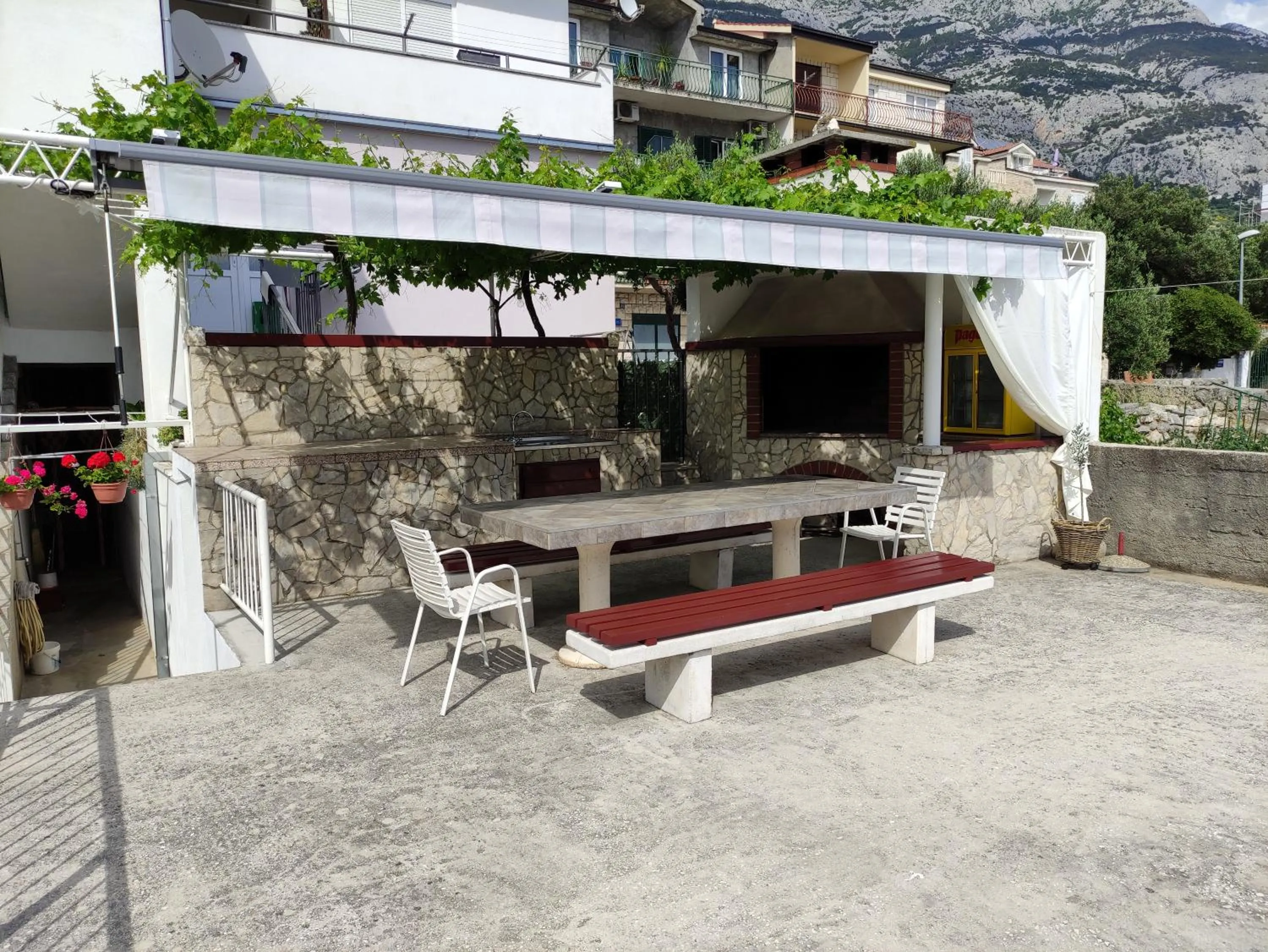 BBQ facilities in Villa Radić