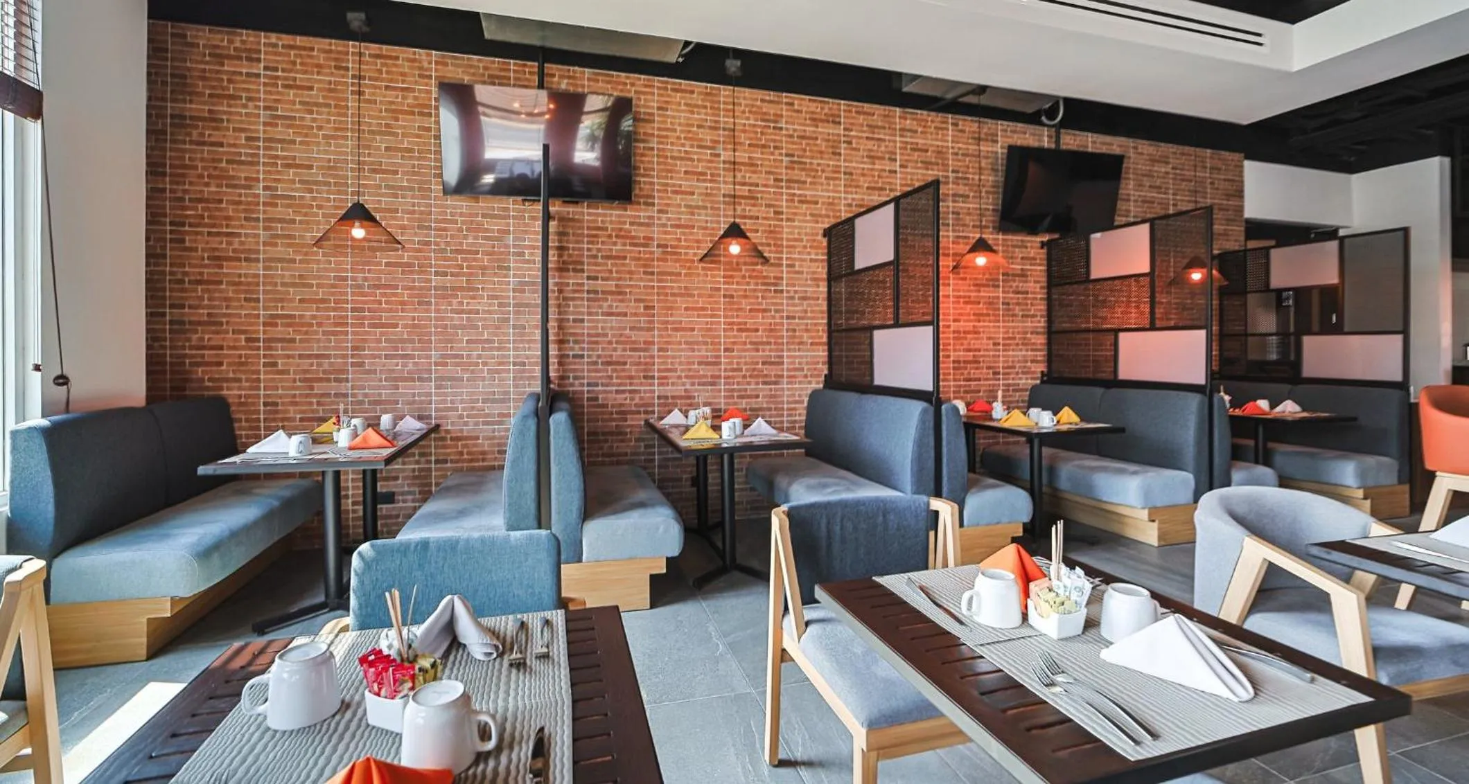 Restaurant/places to eat in Holiday Inn Reynosa Industrial Poniente by IHG