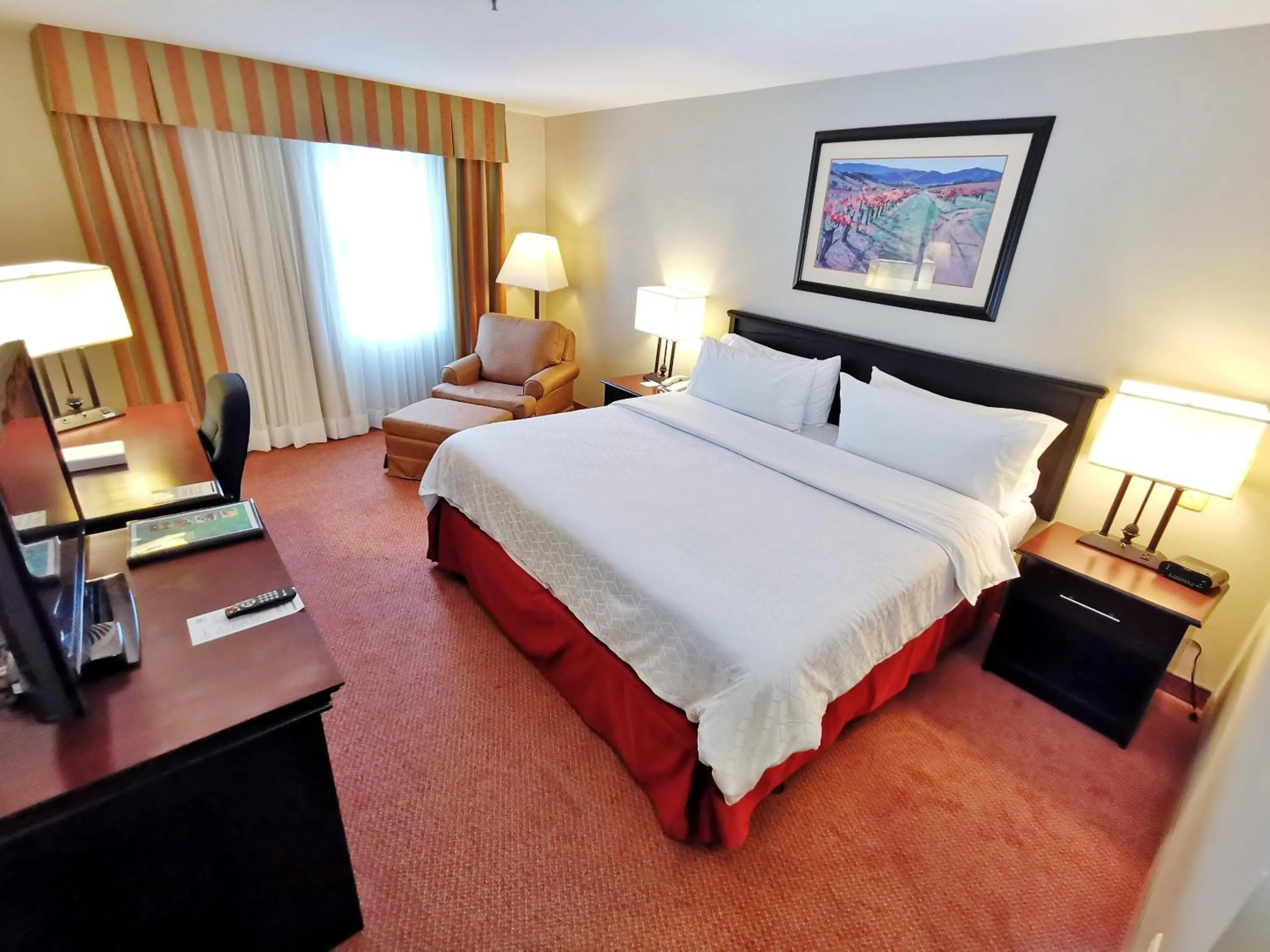 Photo of the whole room, Bed in Holiday Inn Reynosa Zona Dorada by IHG