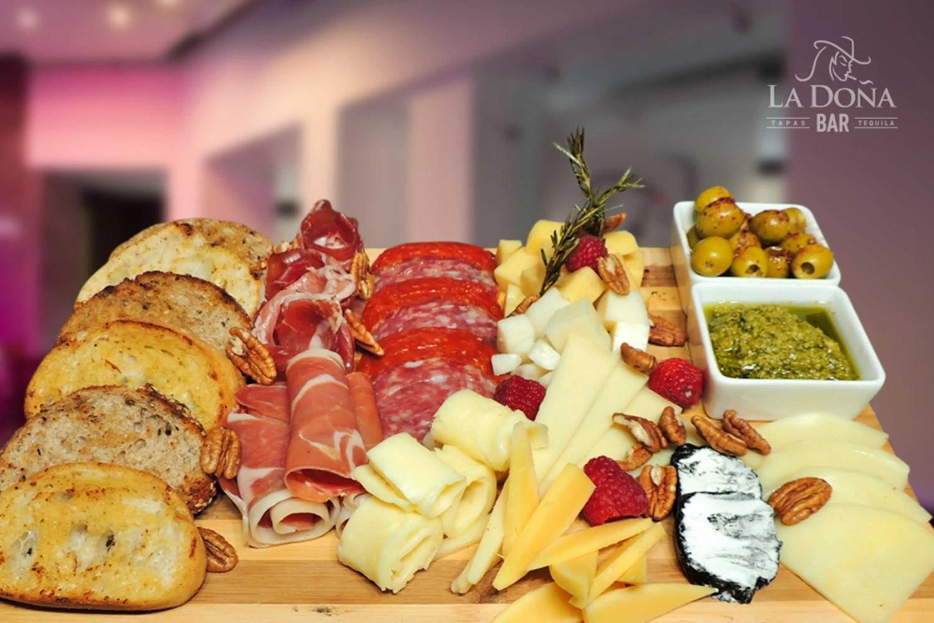 Lounge or bar in Holiday Inn Reynosa Zona Dorada by IHG