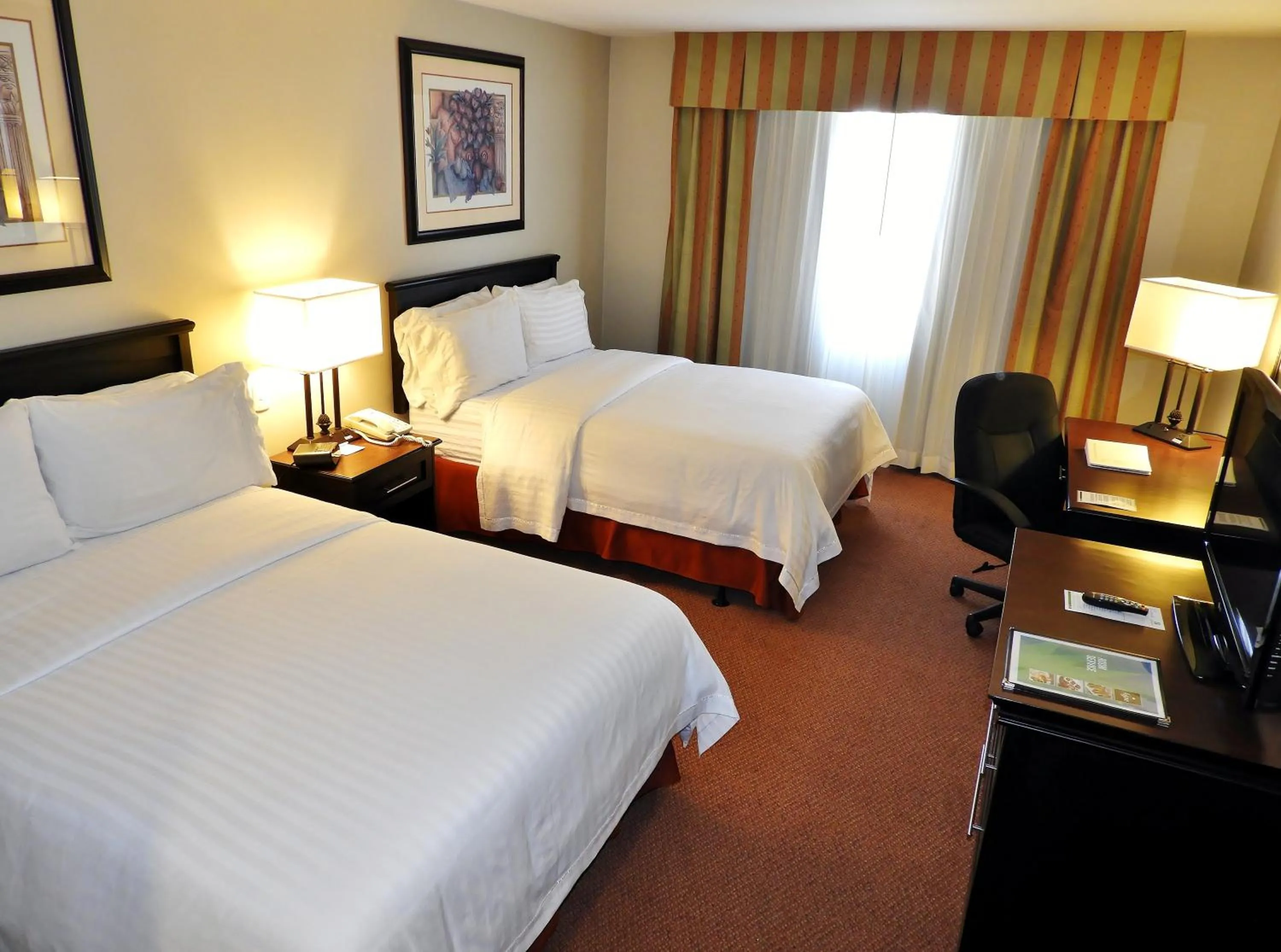 Photo of the whole room, Bed in Holiday Inn Reynosa Zona Dorada by IHG