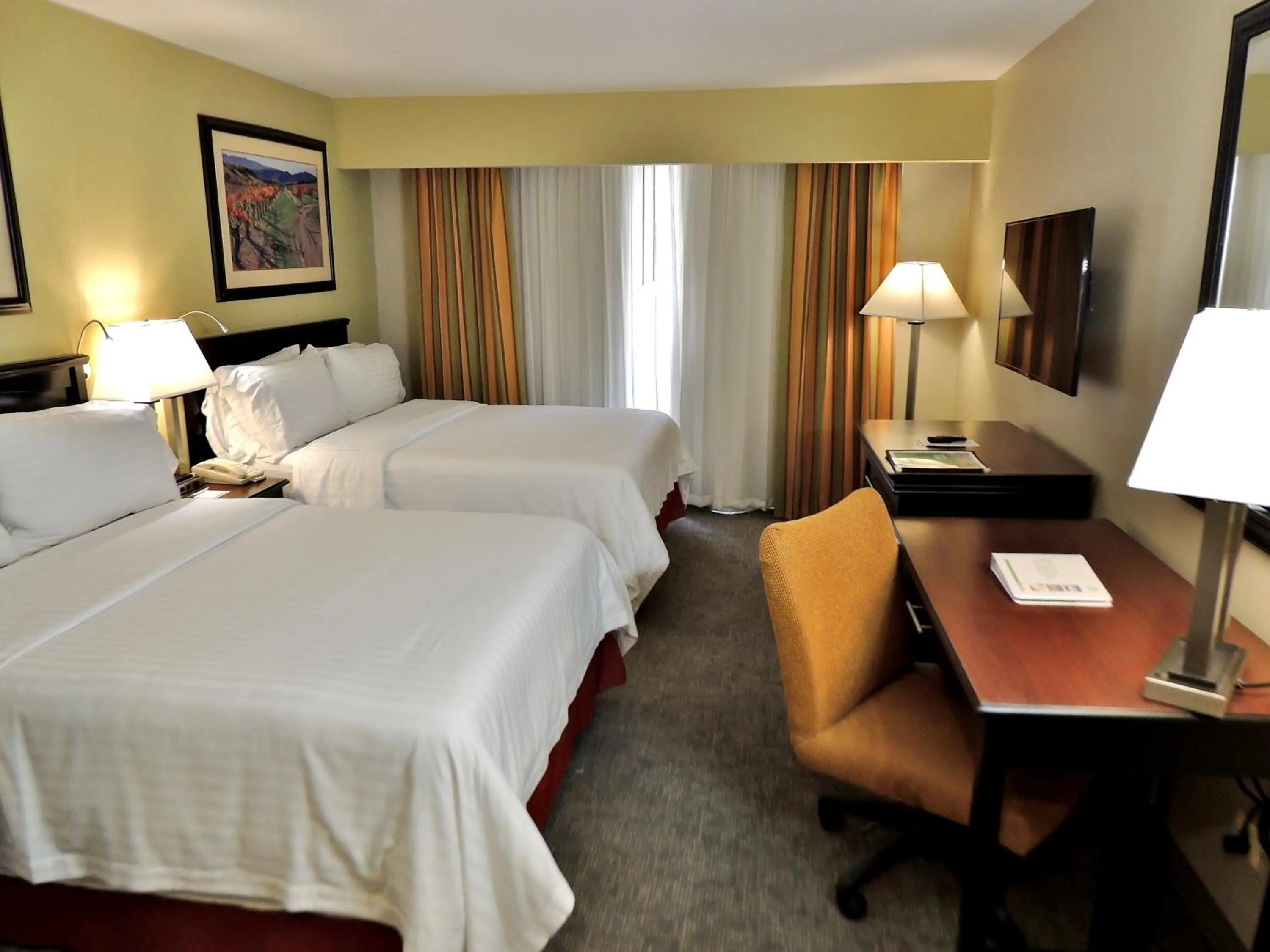 Photo of the whole room, Bed in Holiday Inn Reynosa Zona Dorada by IHG