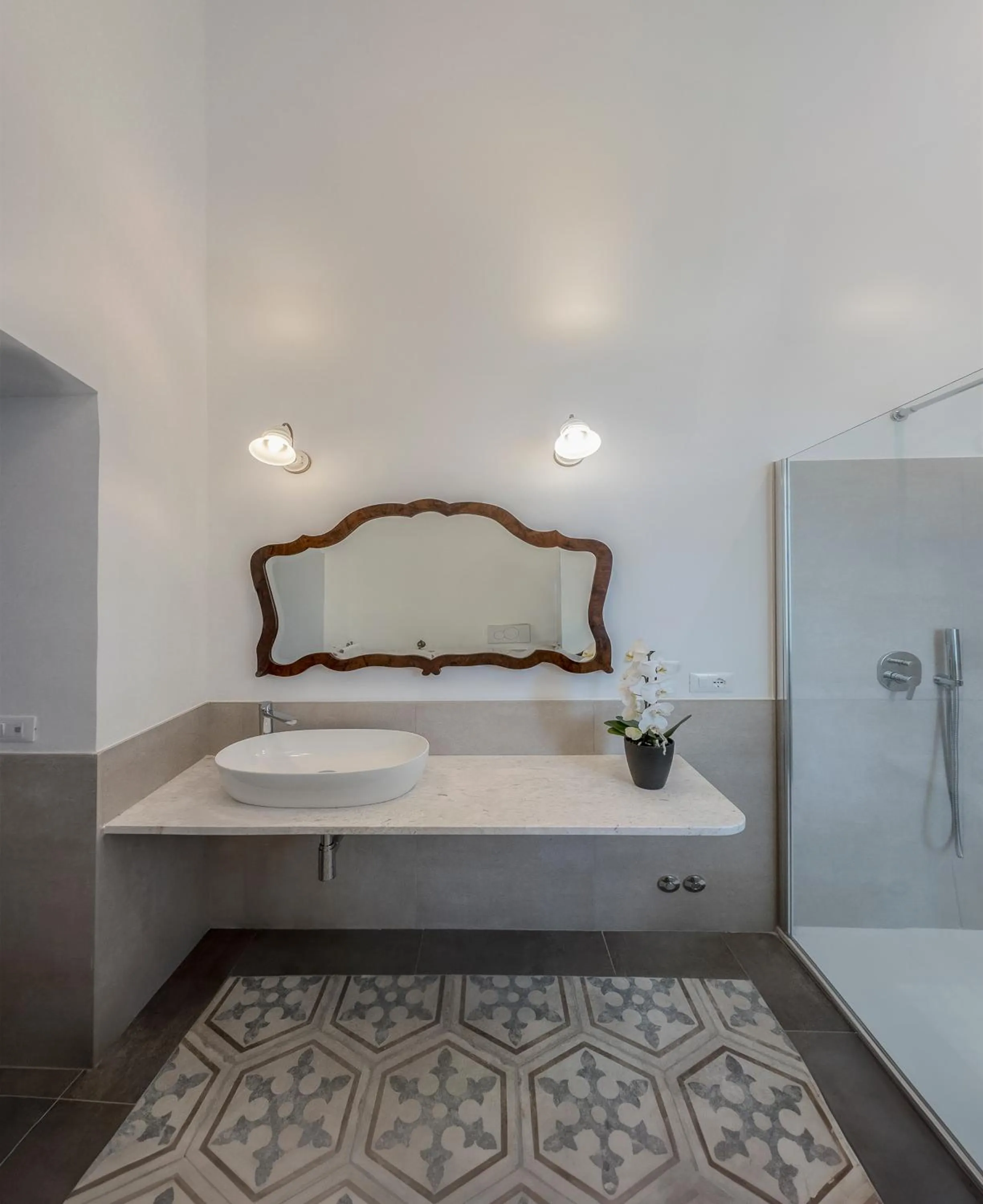 Bathroom, Bed in Villa Clodia Relais