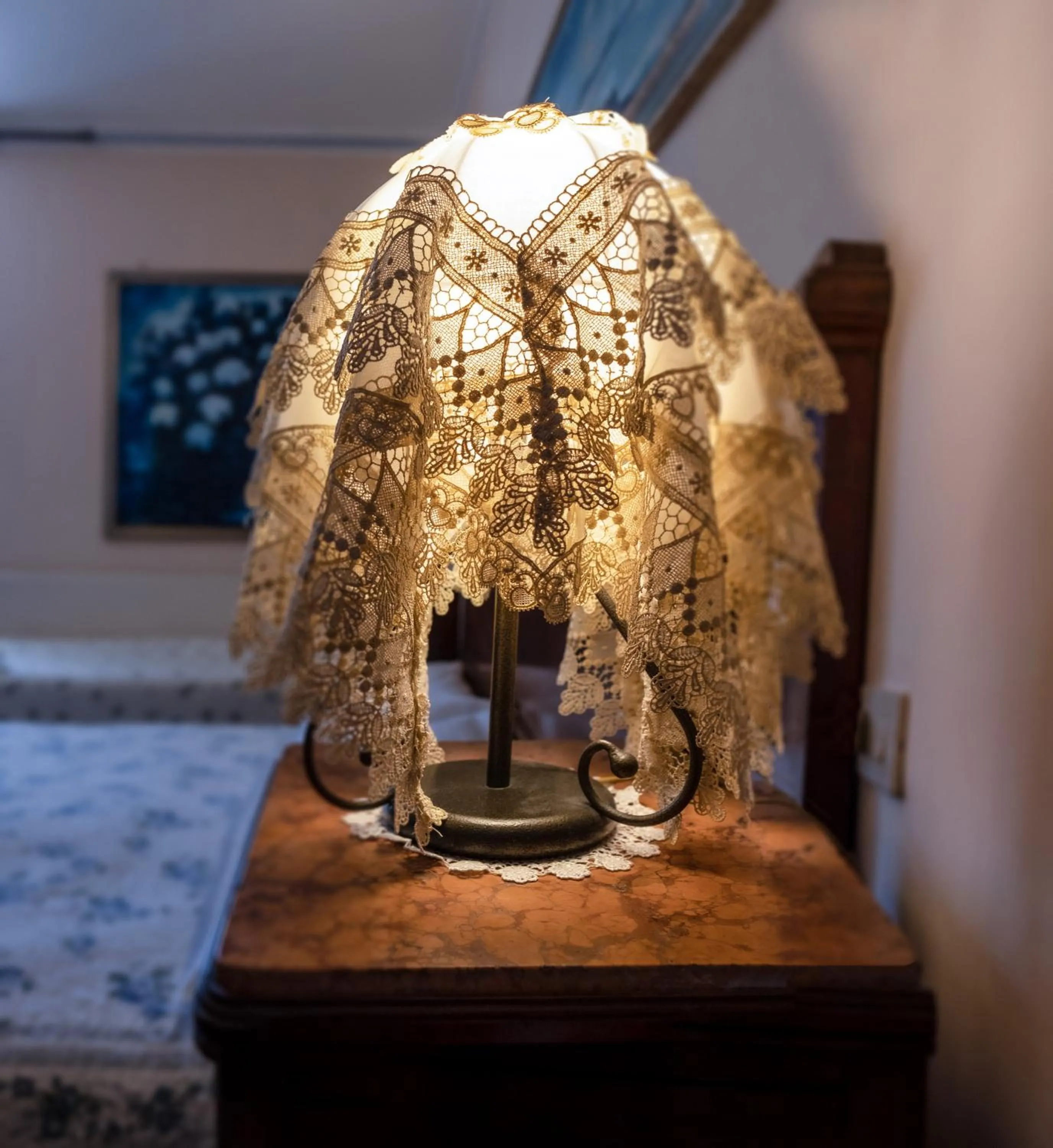 Decorative detail, Bed in Villa Clodia Relais