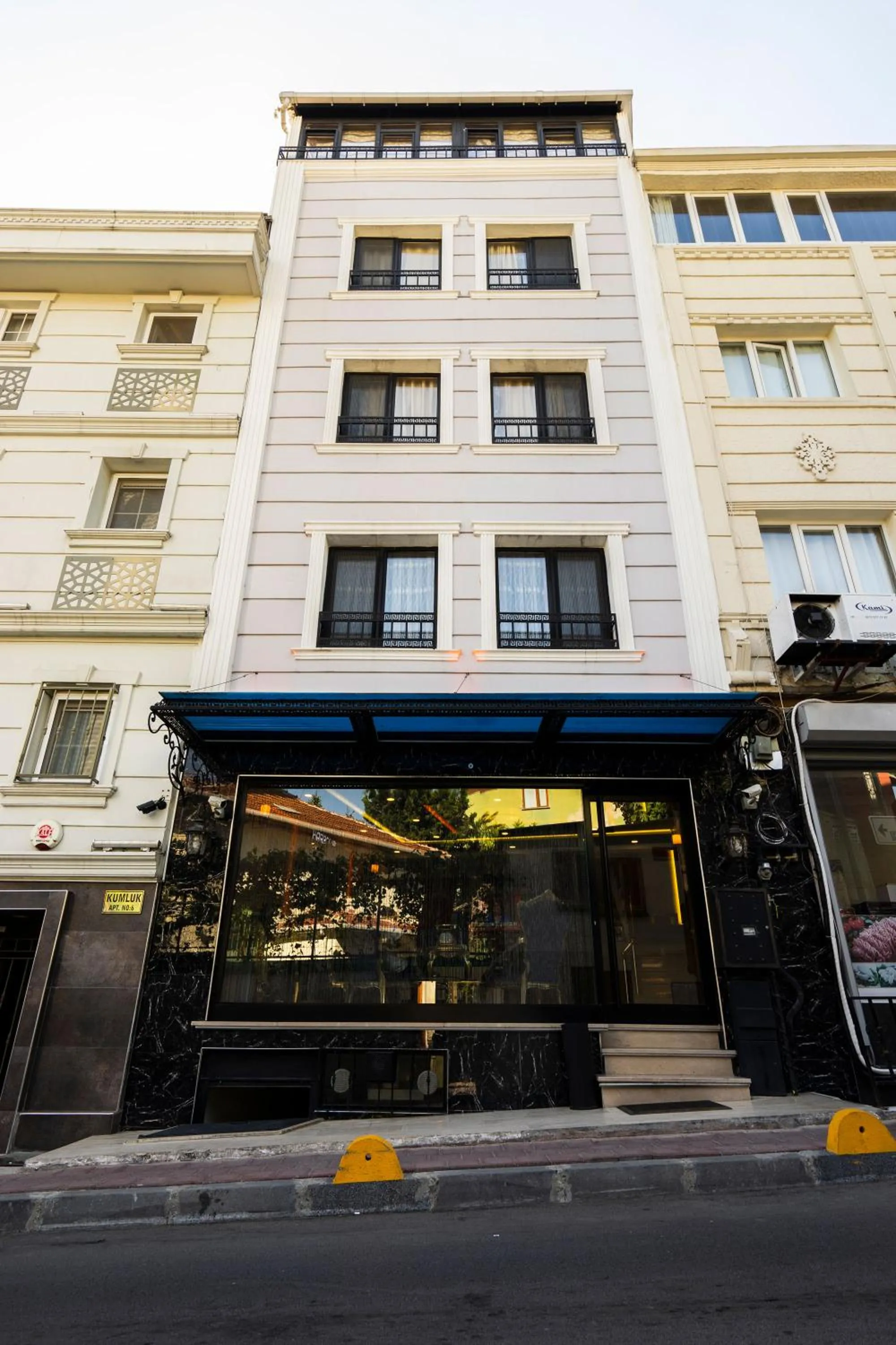 Facade/entrance in Harbour Suites Old City