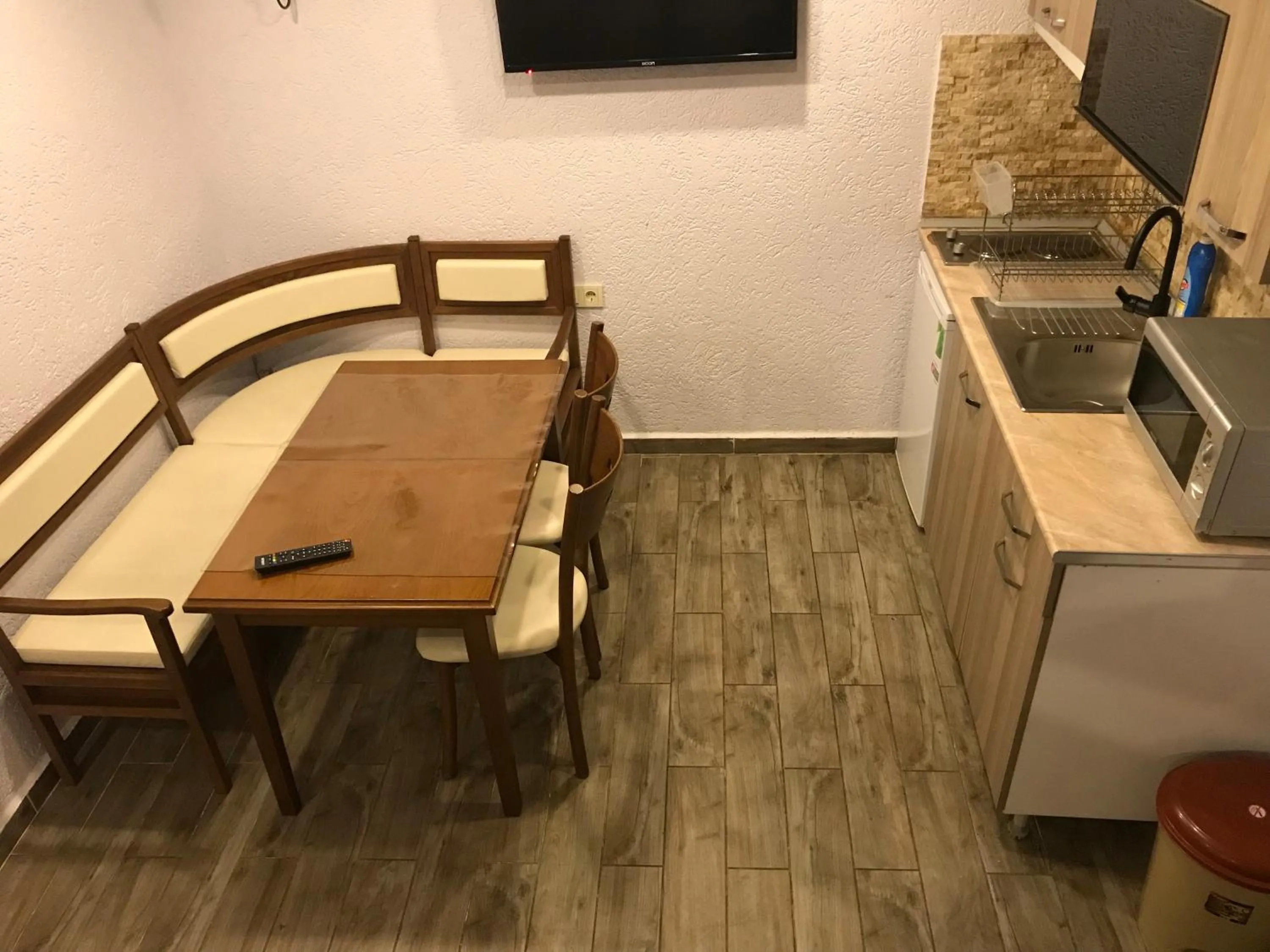 Kitchen or kitchenette in Harbour Suites Old City