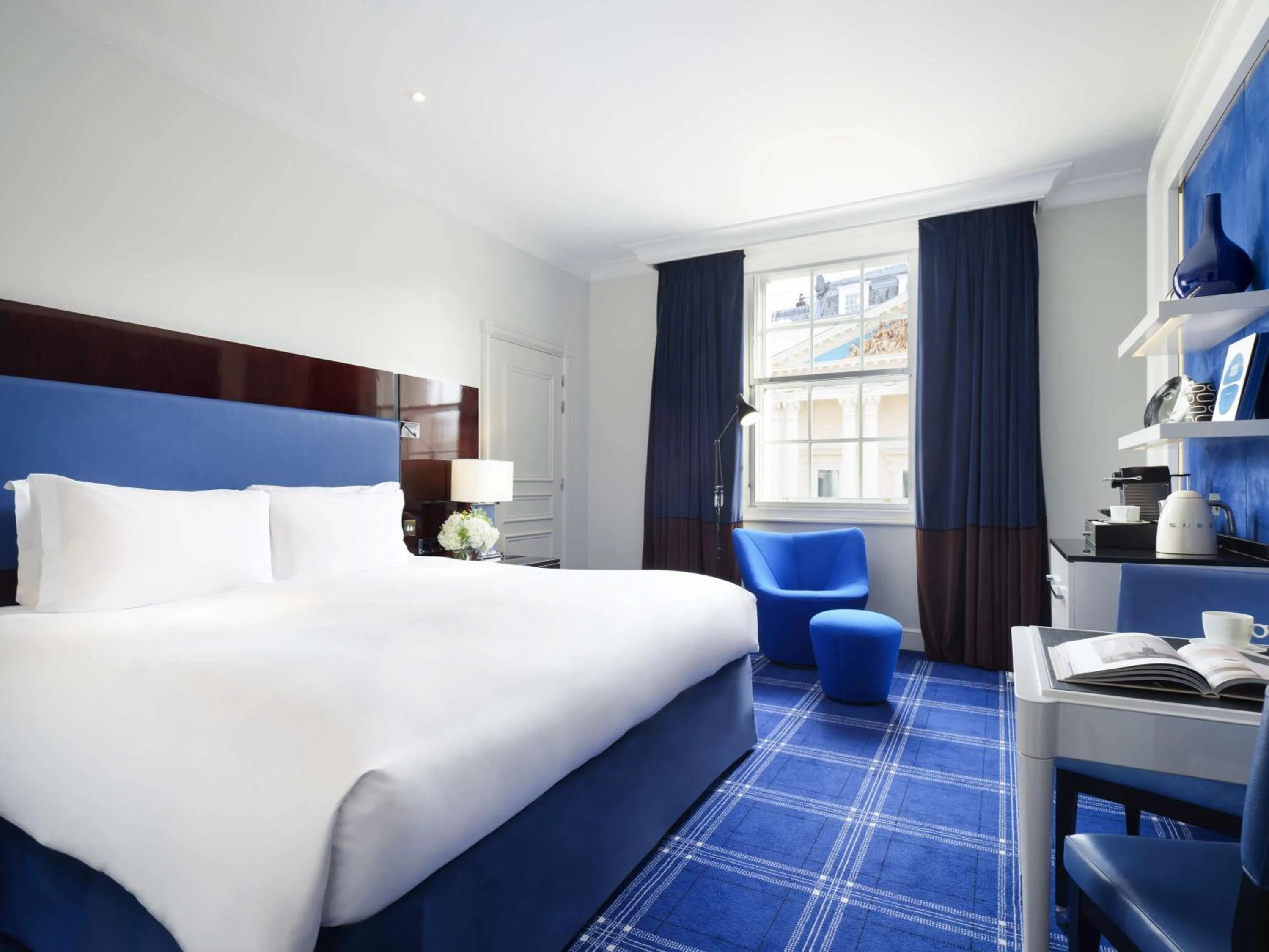 Bedroom, Bed in Sofitel London St James