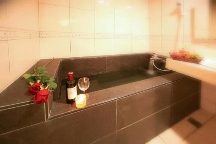 Bathroom in Ming Lu Holiday Hotel