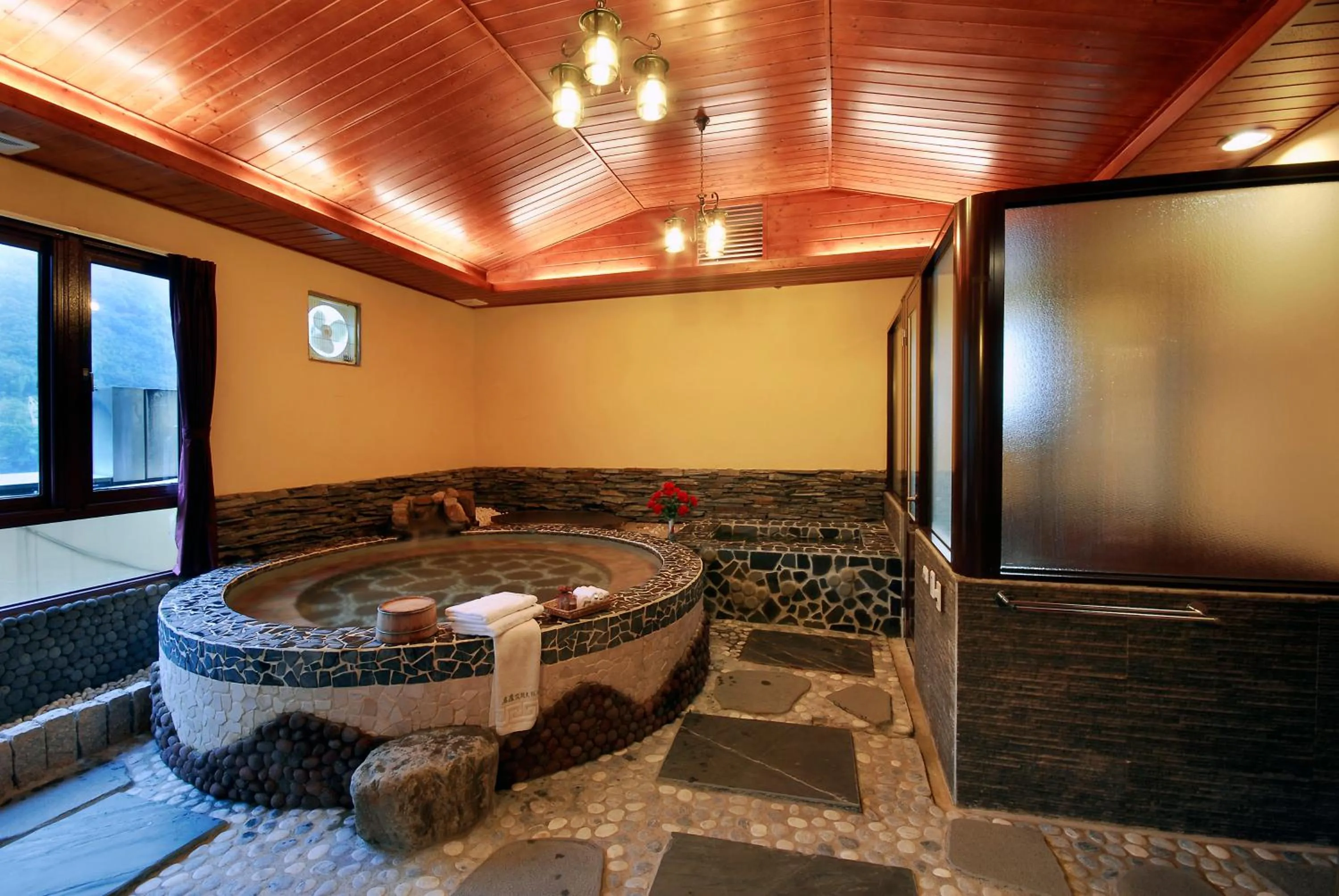 Bathroom in Ming Lu Holiday Hotel