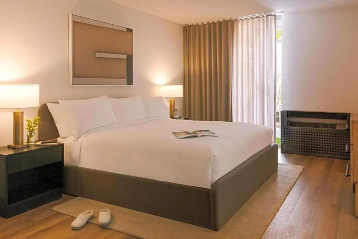 Bedroom, Bed in The Monarch Bedroom, Bed in The Monarch