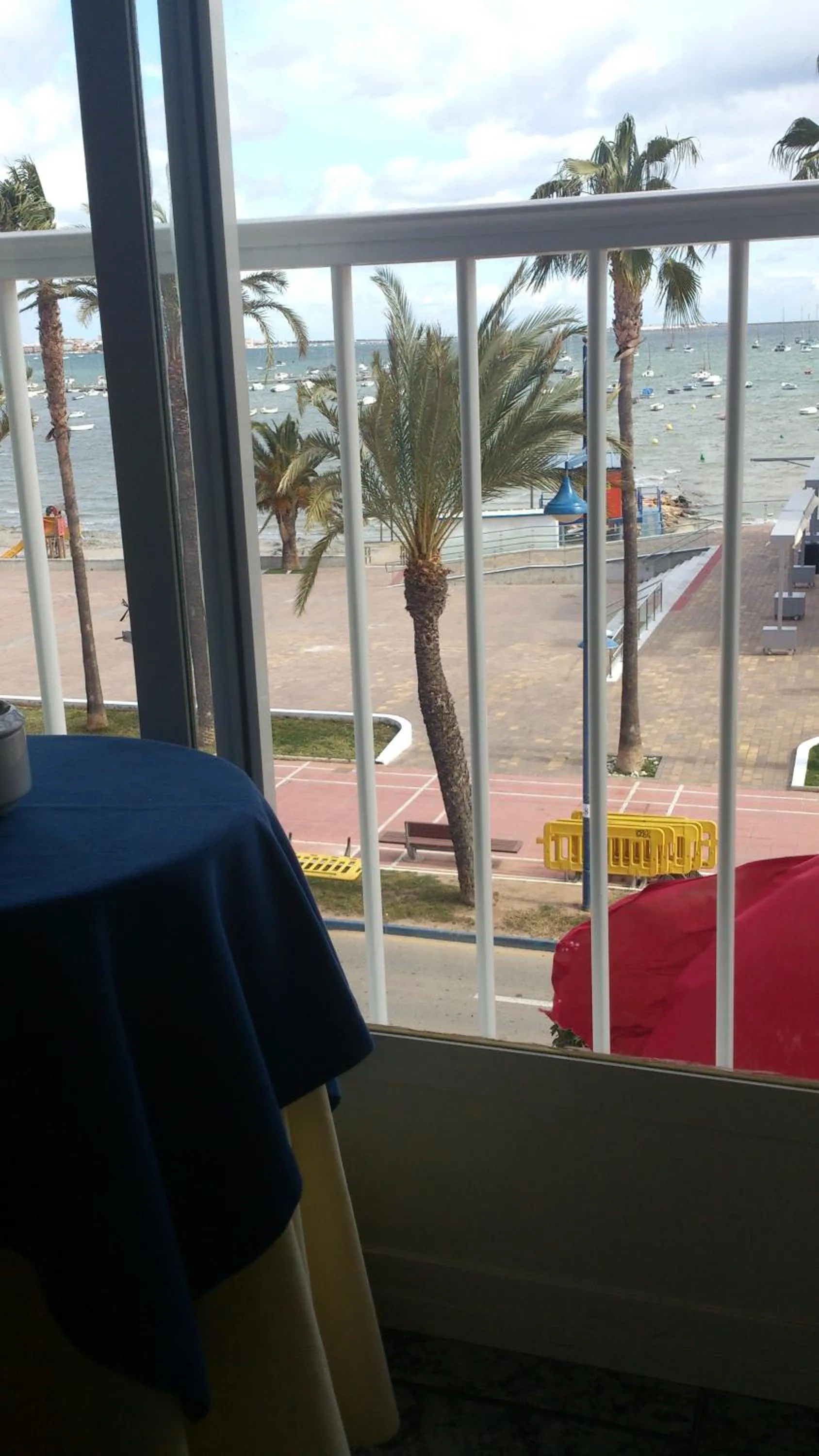 Restaurant/places to eat in Hotel El Marino