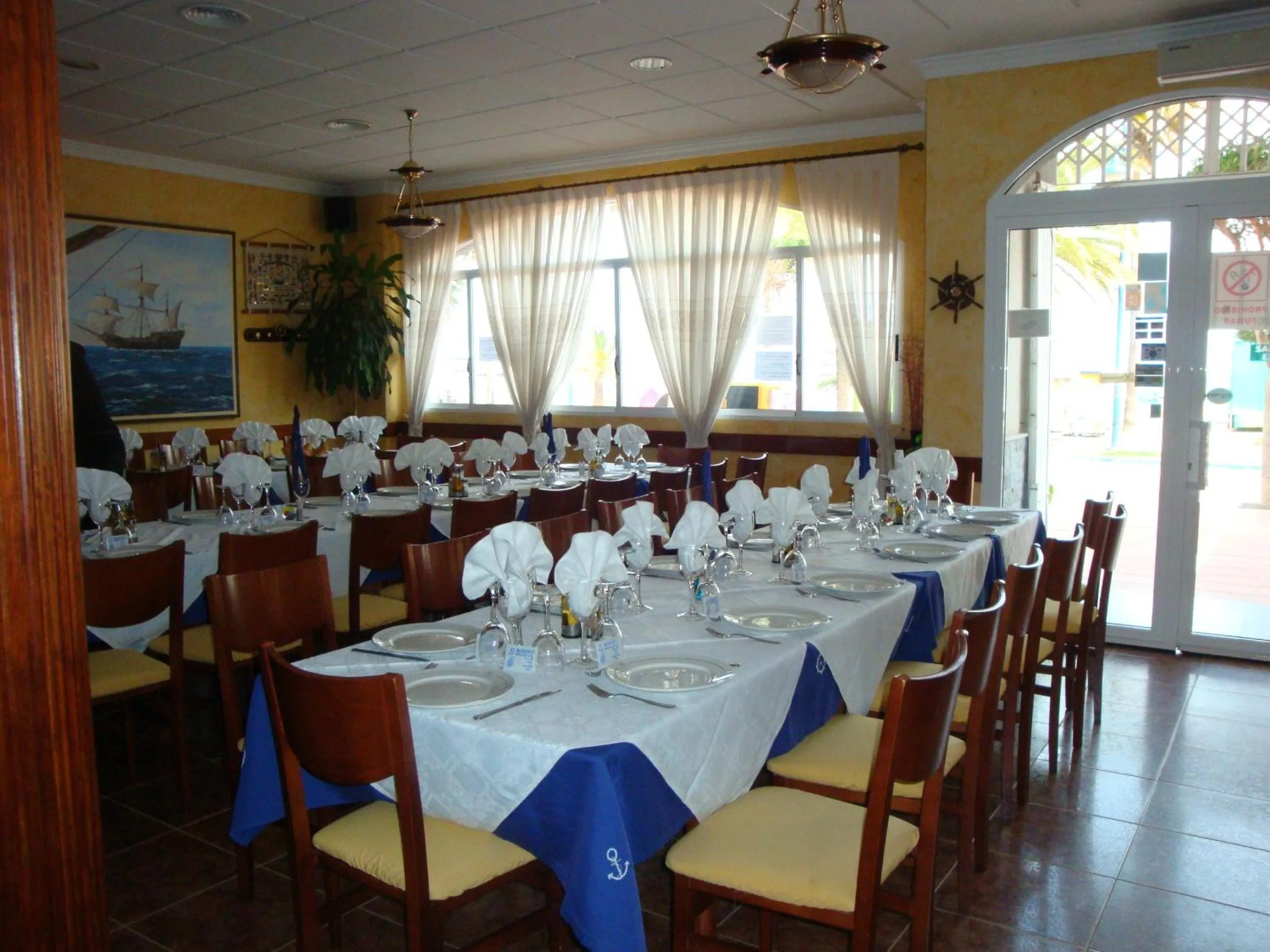 Restaurant/places to eat in Hotel El Marino