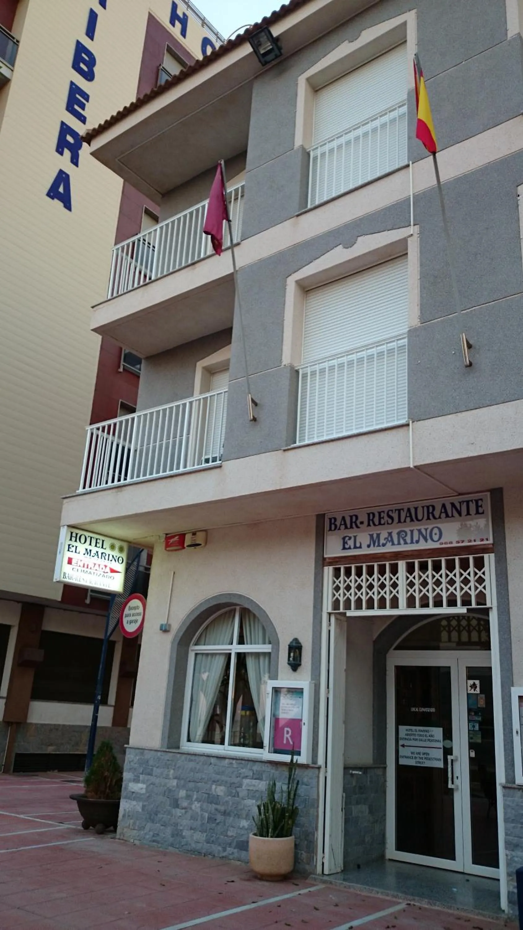 Restaurant/places to eat in Hotel El Marino