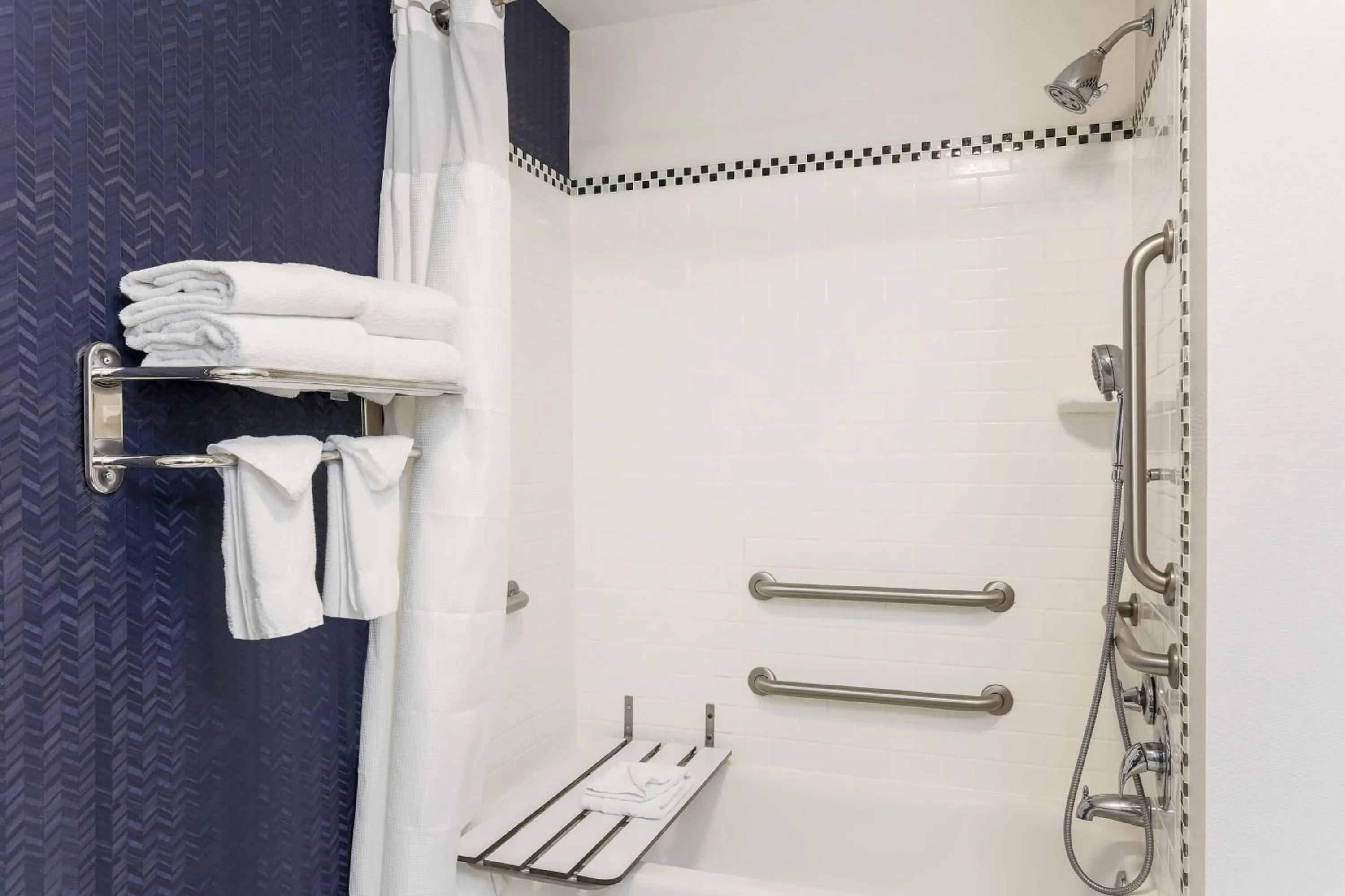 Bathroom in Fairfield Inn & Suites by Marriott Mahwah