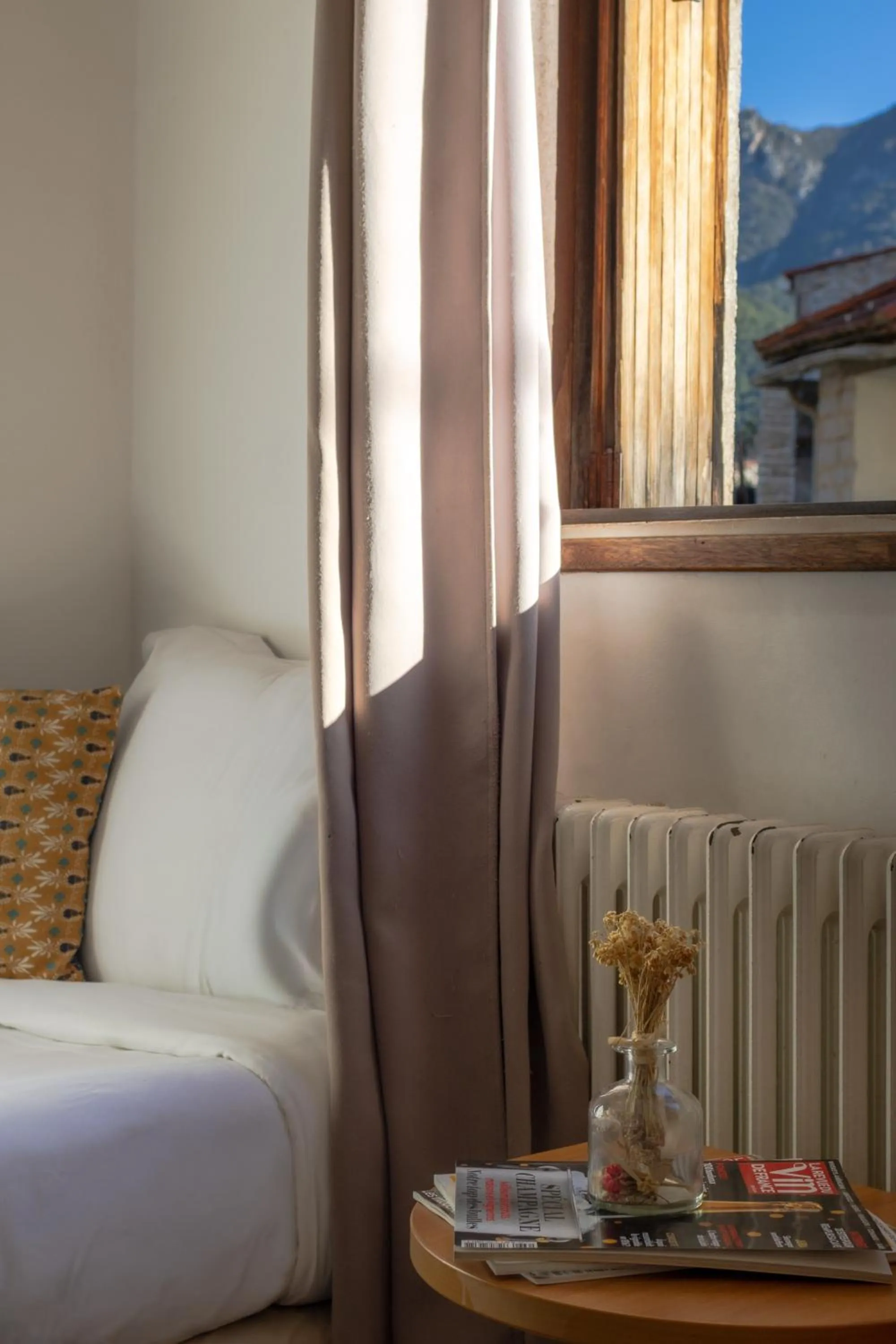 Bed in Hôtel Restaurant Sole e Monte