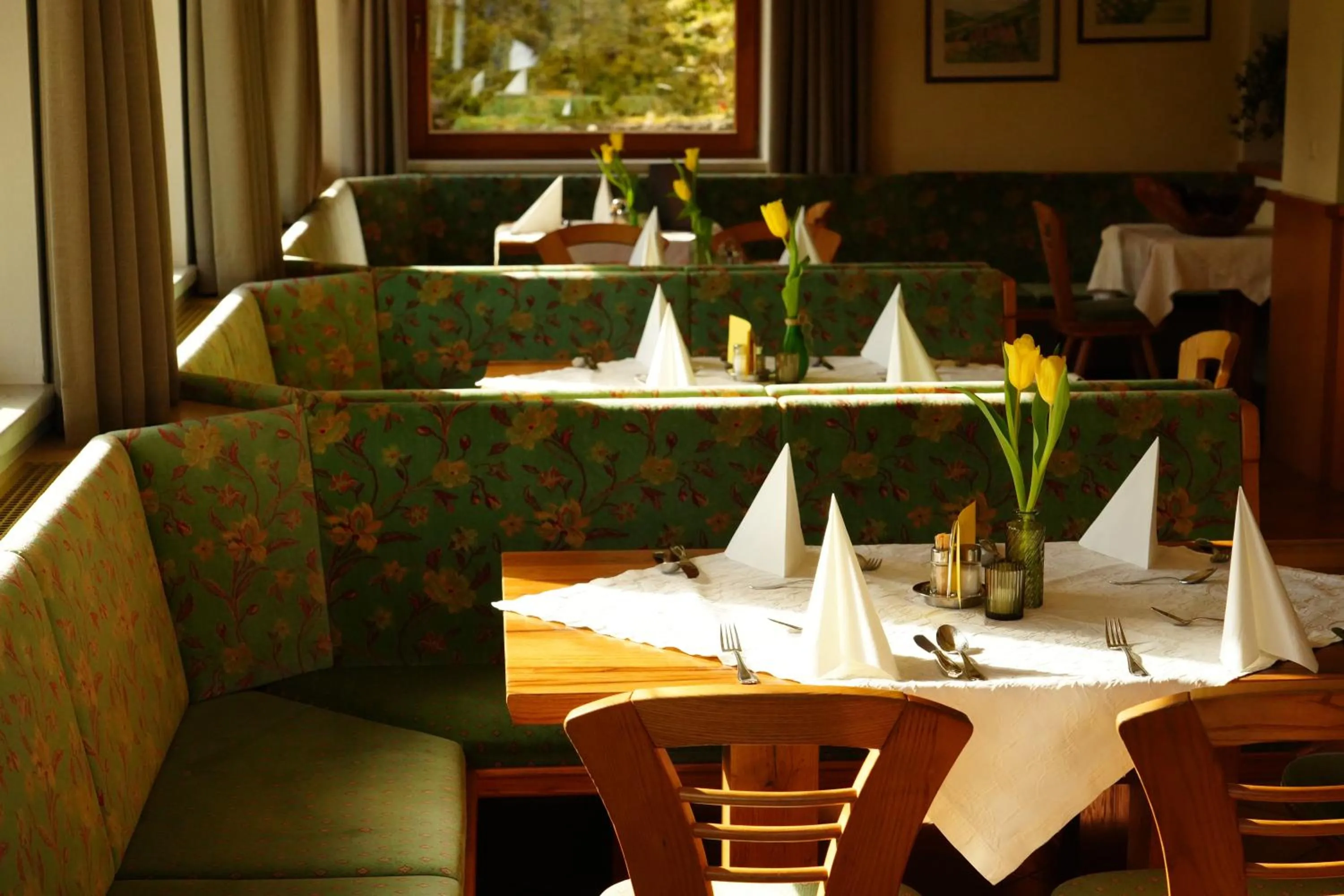 Restaurant/places to eat in Aparthotel Iris