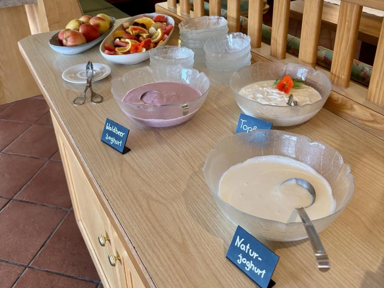 Buffet breakfast in Aparthotel Iris