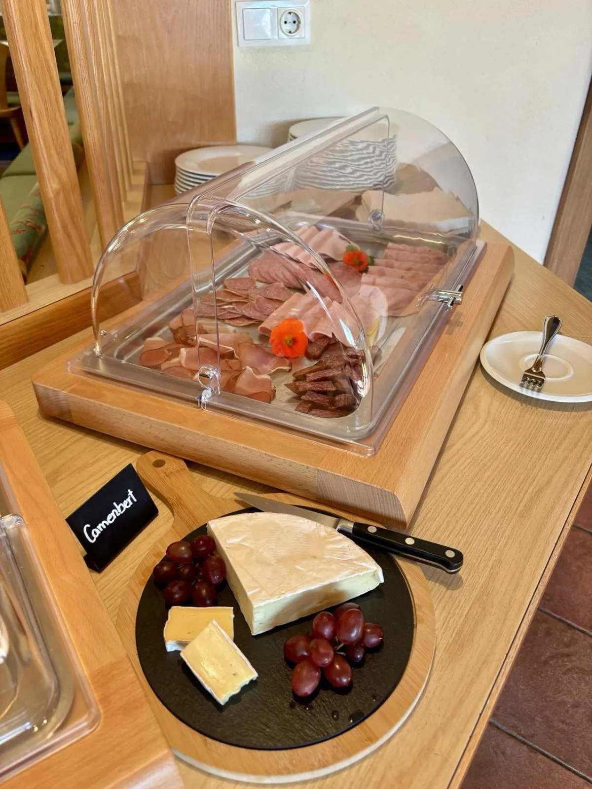 Buffet breakfast in Aparthotel Iris