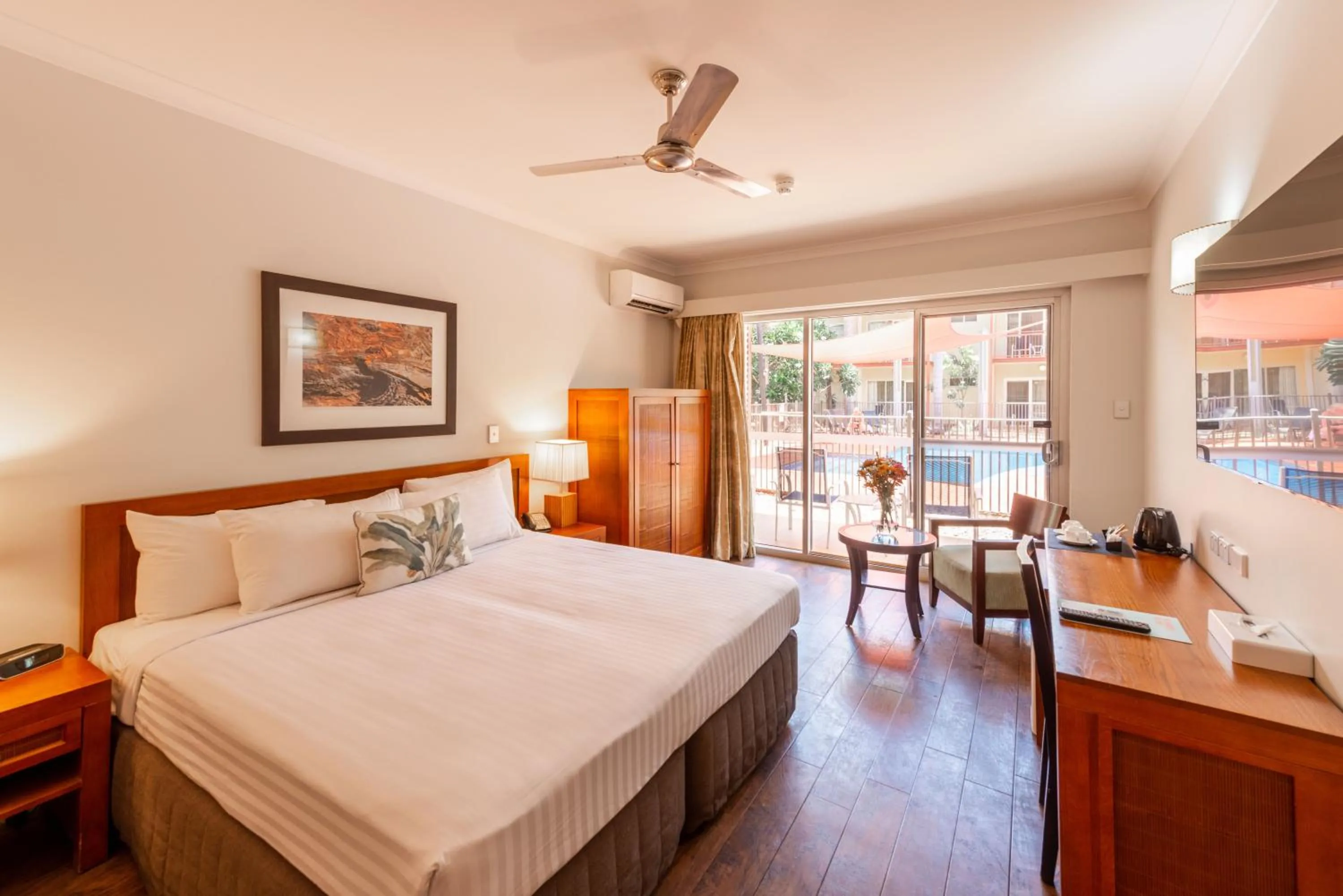 Pool view, Bed in The Continental Hotel