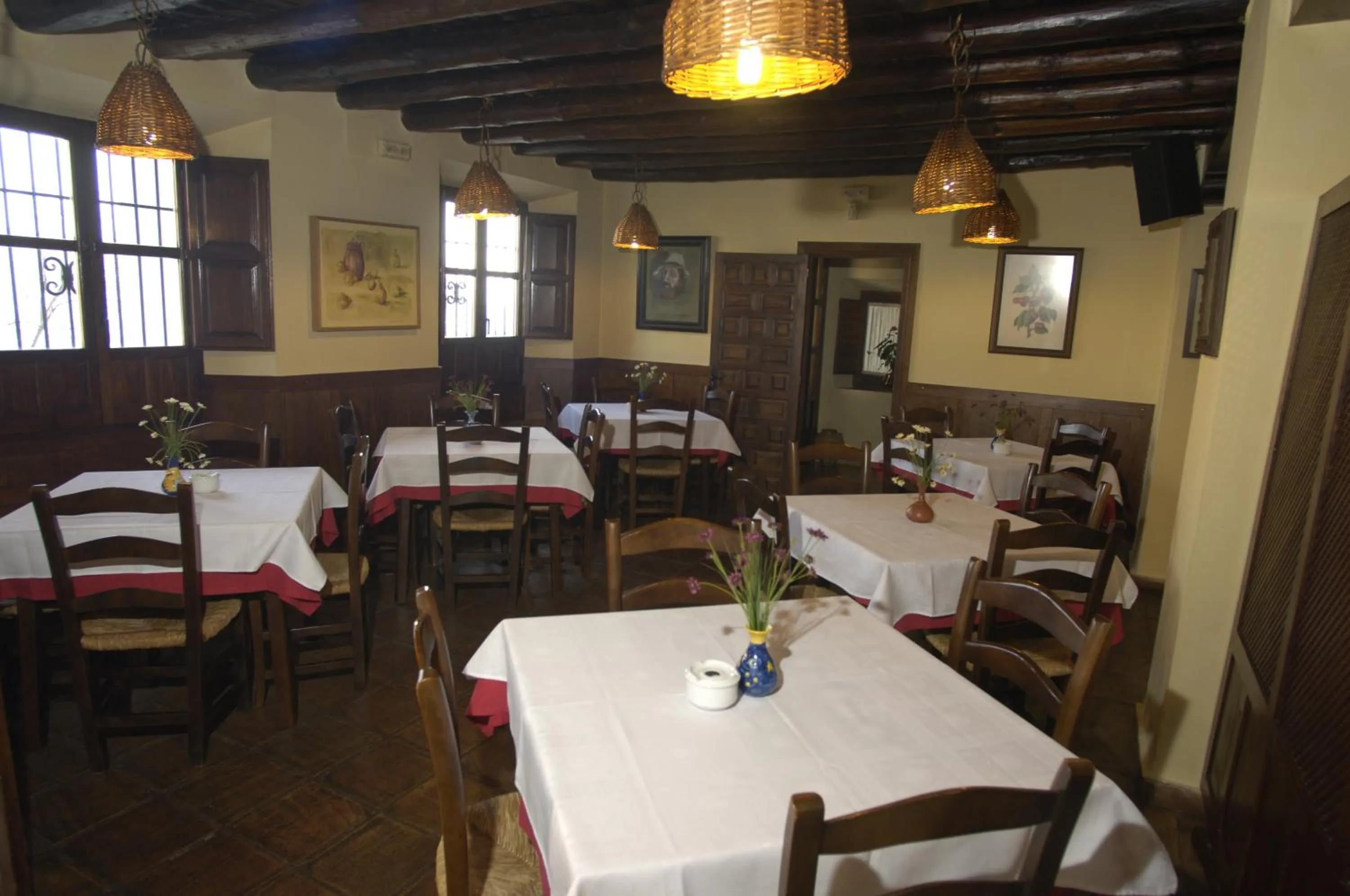 Restaurant/places to eat in Hotel Rural San Roque