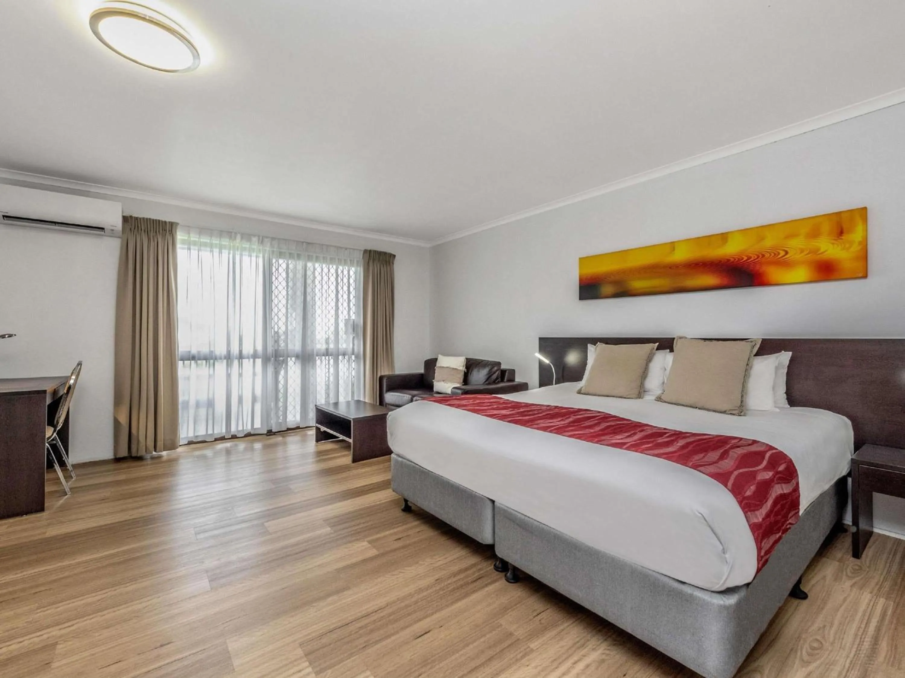 Property building, Bed in Mercure Townsville